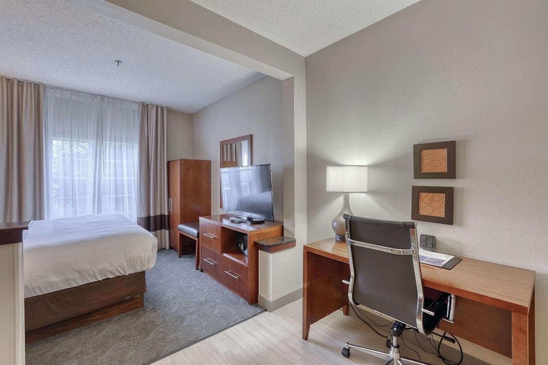 Comfort Suites Appleton Airport gallery photo in Appleton, WI — image 98