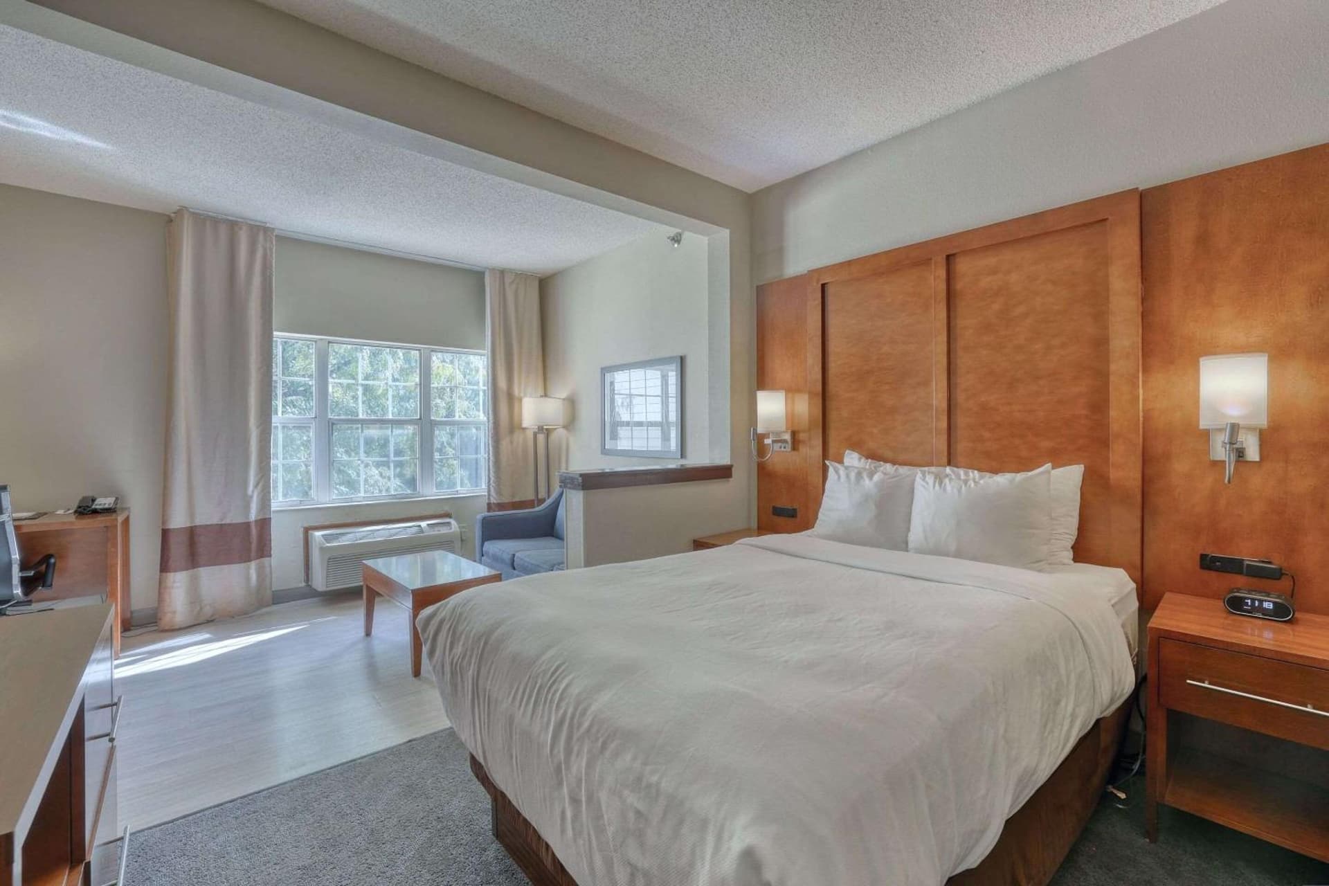 Comfort Suites Appleton Airport gallery photo in Appleton, WI — image 42