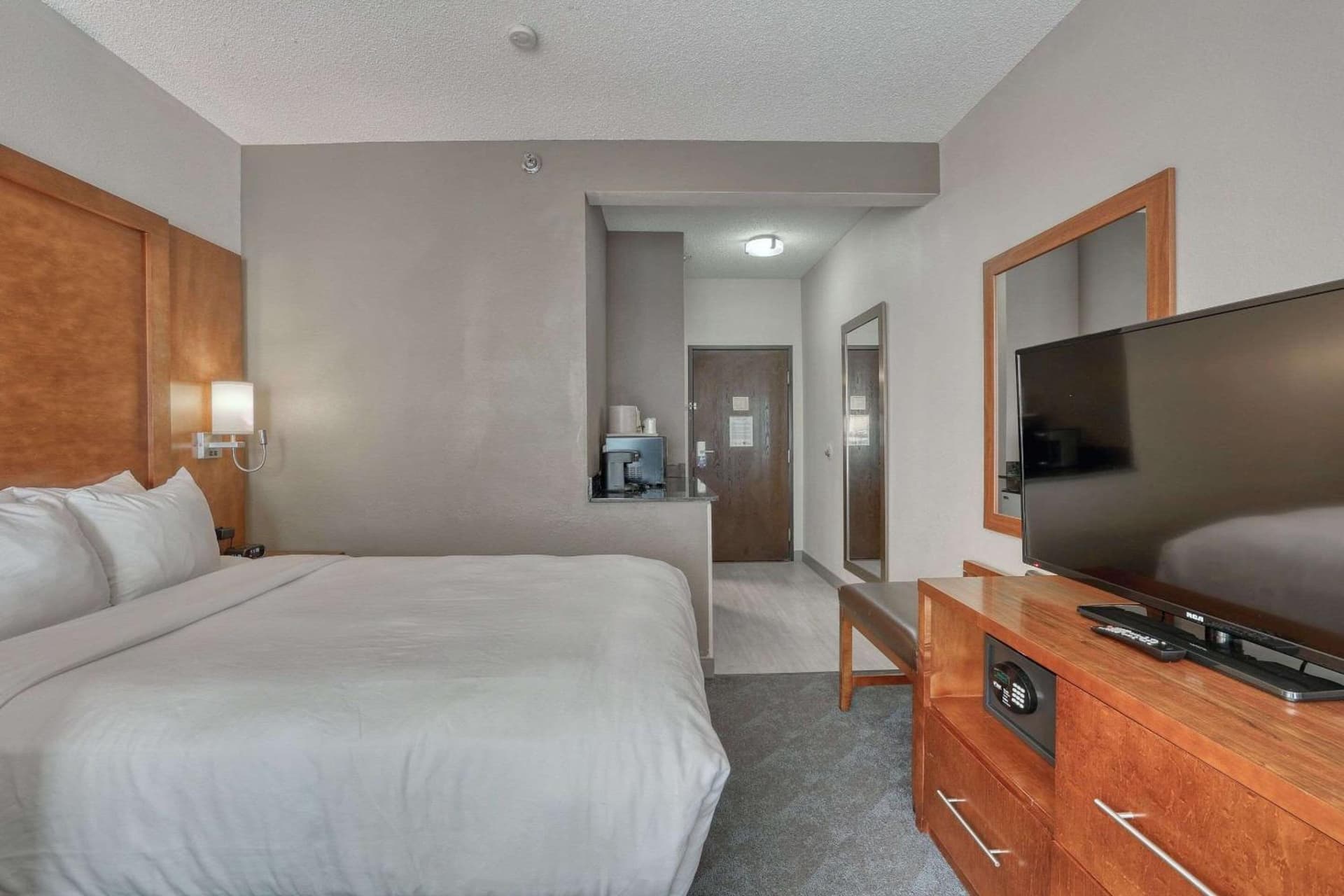 Comfort Suites Appleton Airport gallery photo in Appleton, WI — image 73