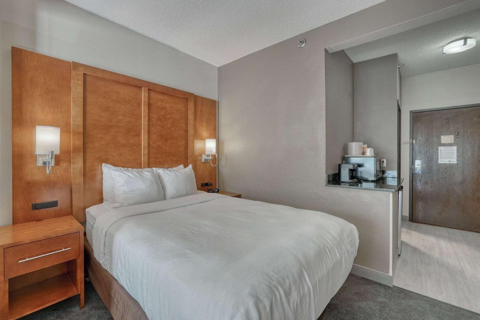 Comfort Suites Appleton Airport gallery photo in Appleton, WI — image 83