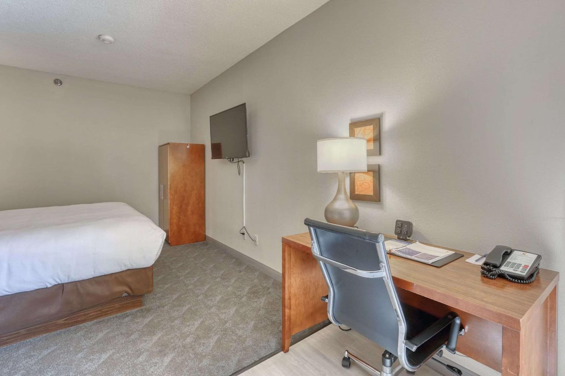 Comfort Suites Appleton Airport gallery photo in Appleton, WI — image 32