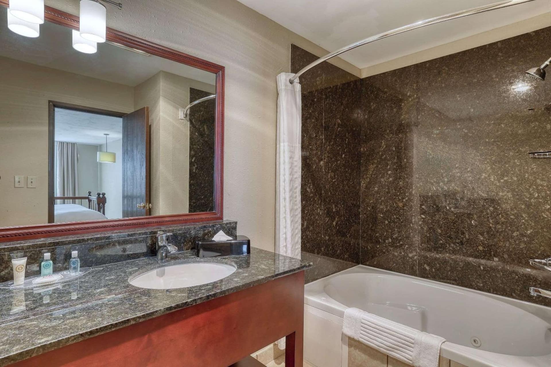 Comfort Suites Appleton Airport gallery photo in Appleton, WI — image 41