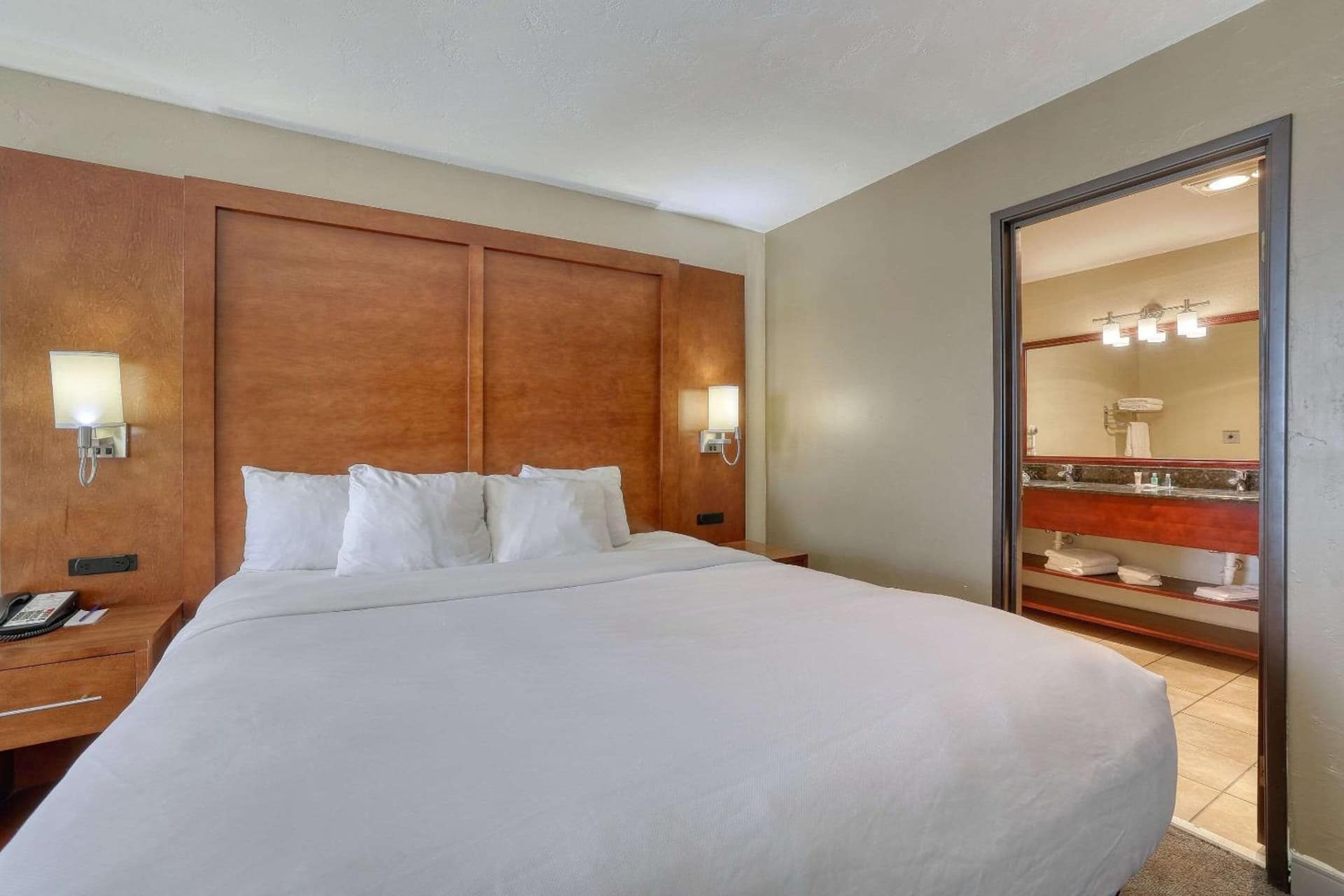 Comfort Suites Appleton Airport gallery photo in Appleton, WI — image 92