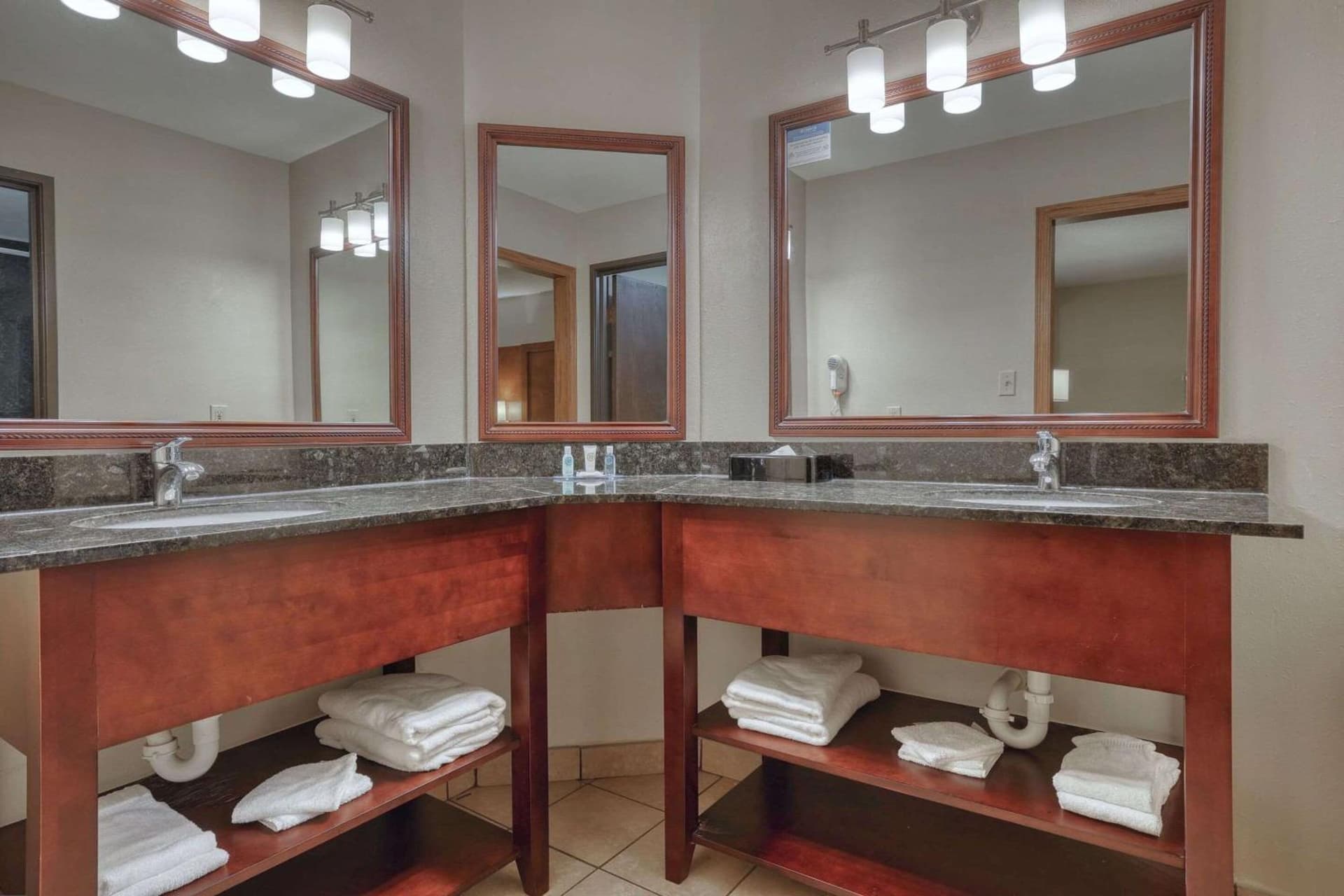 Comfort Suites Appleton Airport gallery photo in Appleton, WI — image 60
