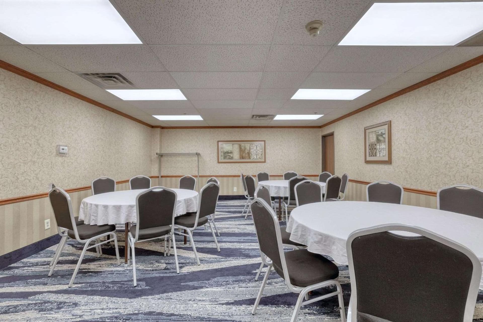 Comfort Suites Appleton Airport gallery photo in Appleton, WI — image 9