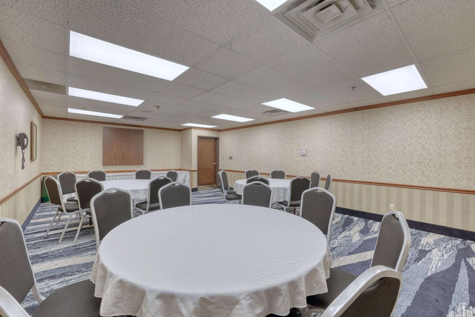 Comfort Suites Appleton Airport gallery photo in Appleton, WI — image 99