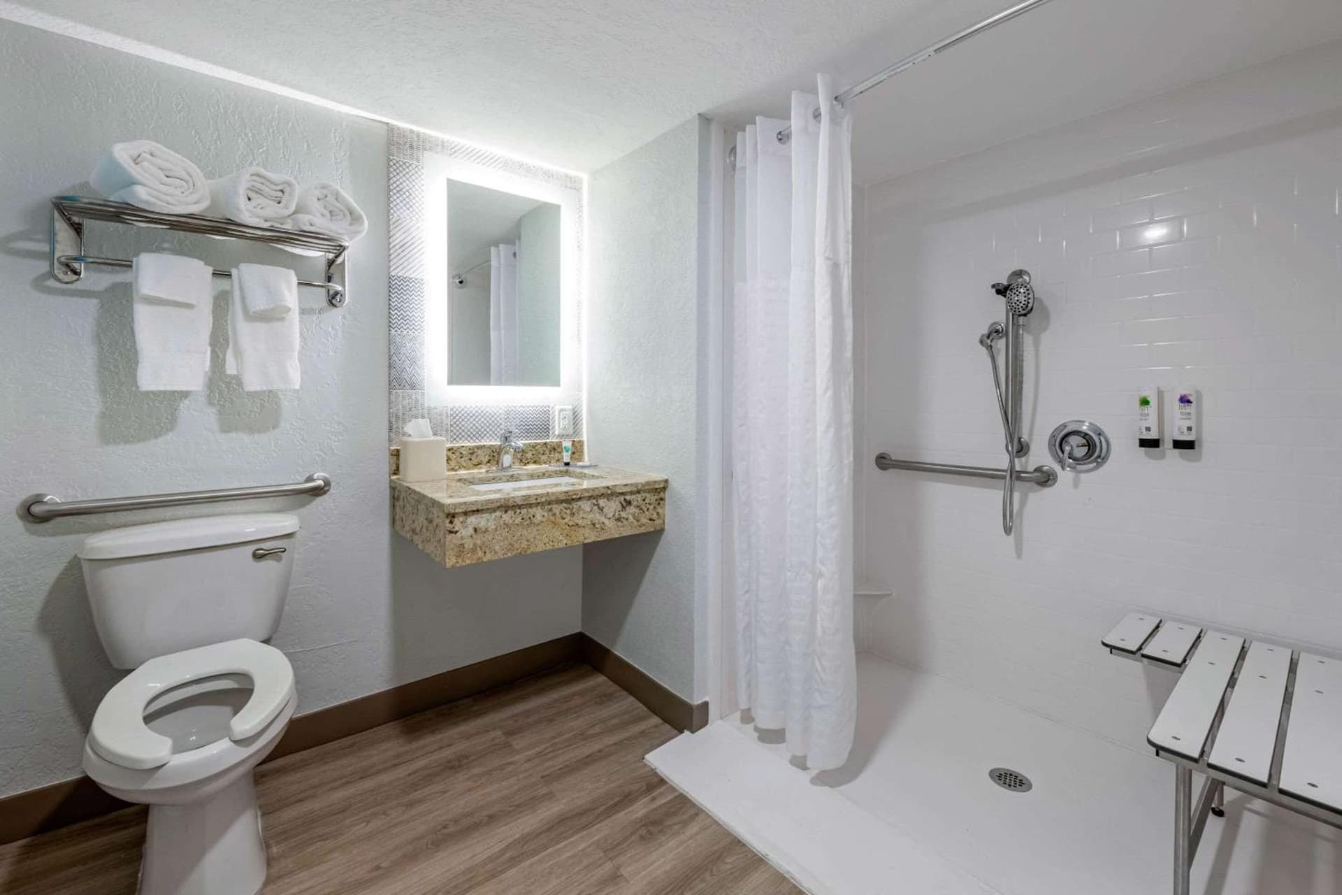 Dolphin Sands Clearwater Beach, an Ascend Collection Hotel gallery photo in Clearwater Beach, FL — image 58
