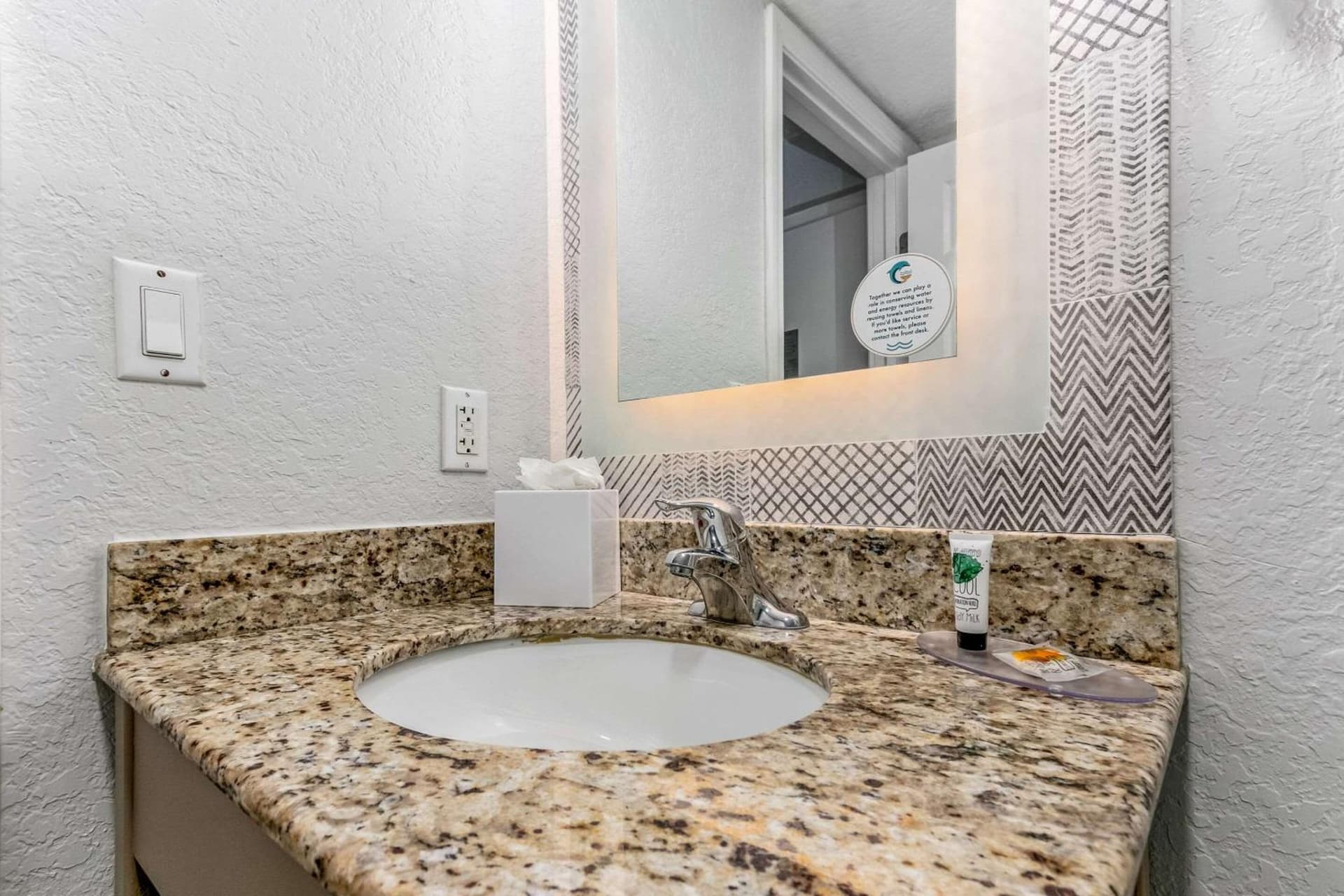 Dolphin Sands Clearwater Beach, an Ascend Collection Hotel gallery photo in Clearwater Beach, FL — image 14
