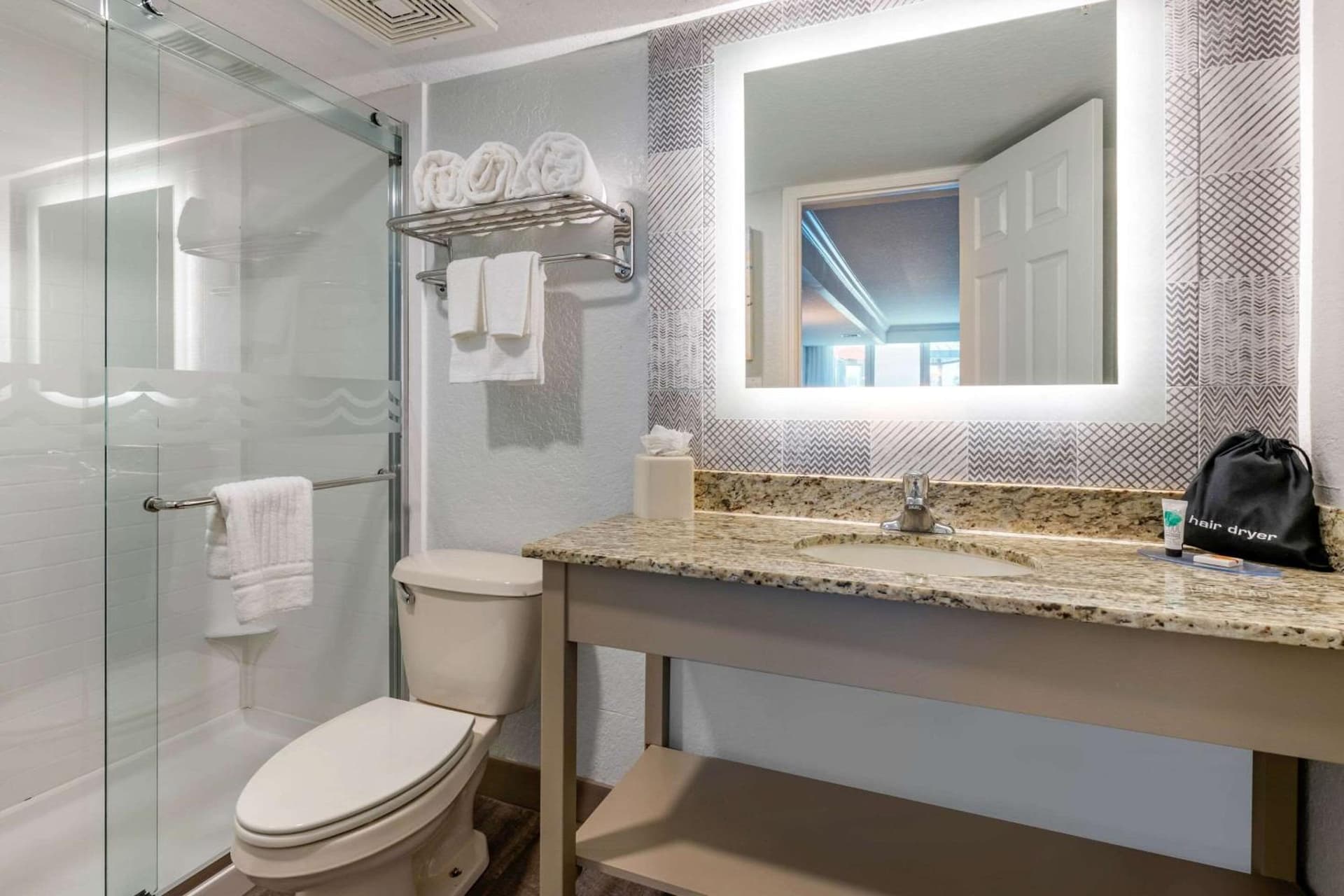 Dolphin Sands Clearwater Beach, an Ascend Collection Hotel gallery photo in Clearwater Beach, FL — image 65