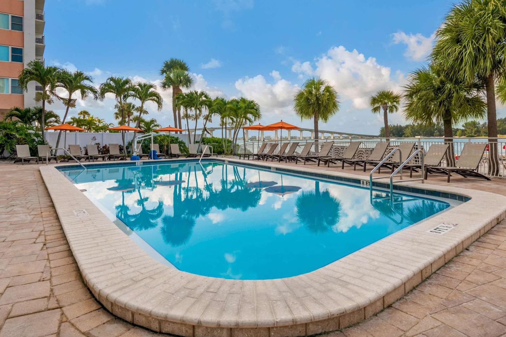 Dolphin Sands Clearwater Beach, an Ascend Collection Hotel gallery photo in Clearwater Beach, FL — image 71