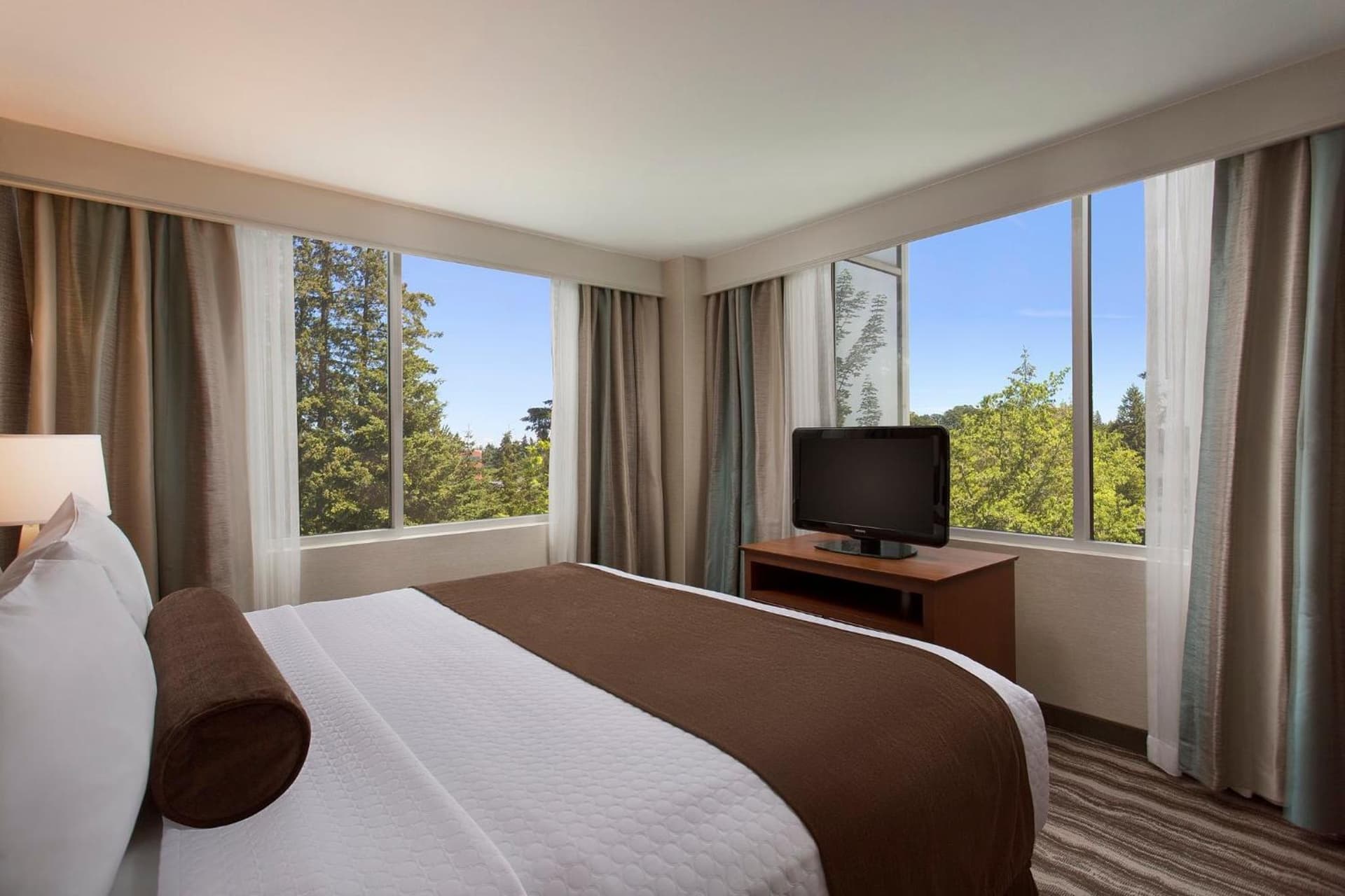 AC Hotel by Marriott Portland Lake Oswego gallery photo in Lake Oswego, OR — image 50