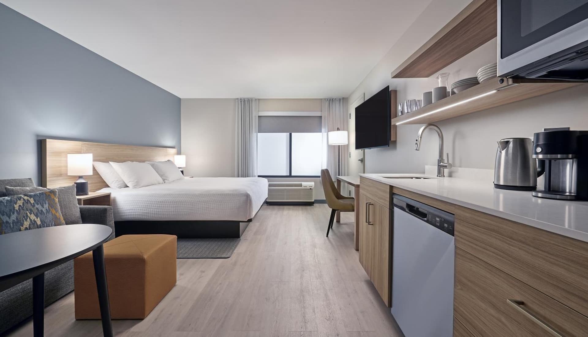Hyatt Studios Mobile/Tillmans Corner interior in Mobile, AL — gallery photo 2
