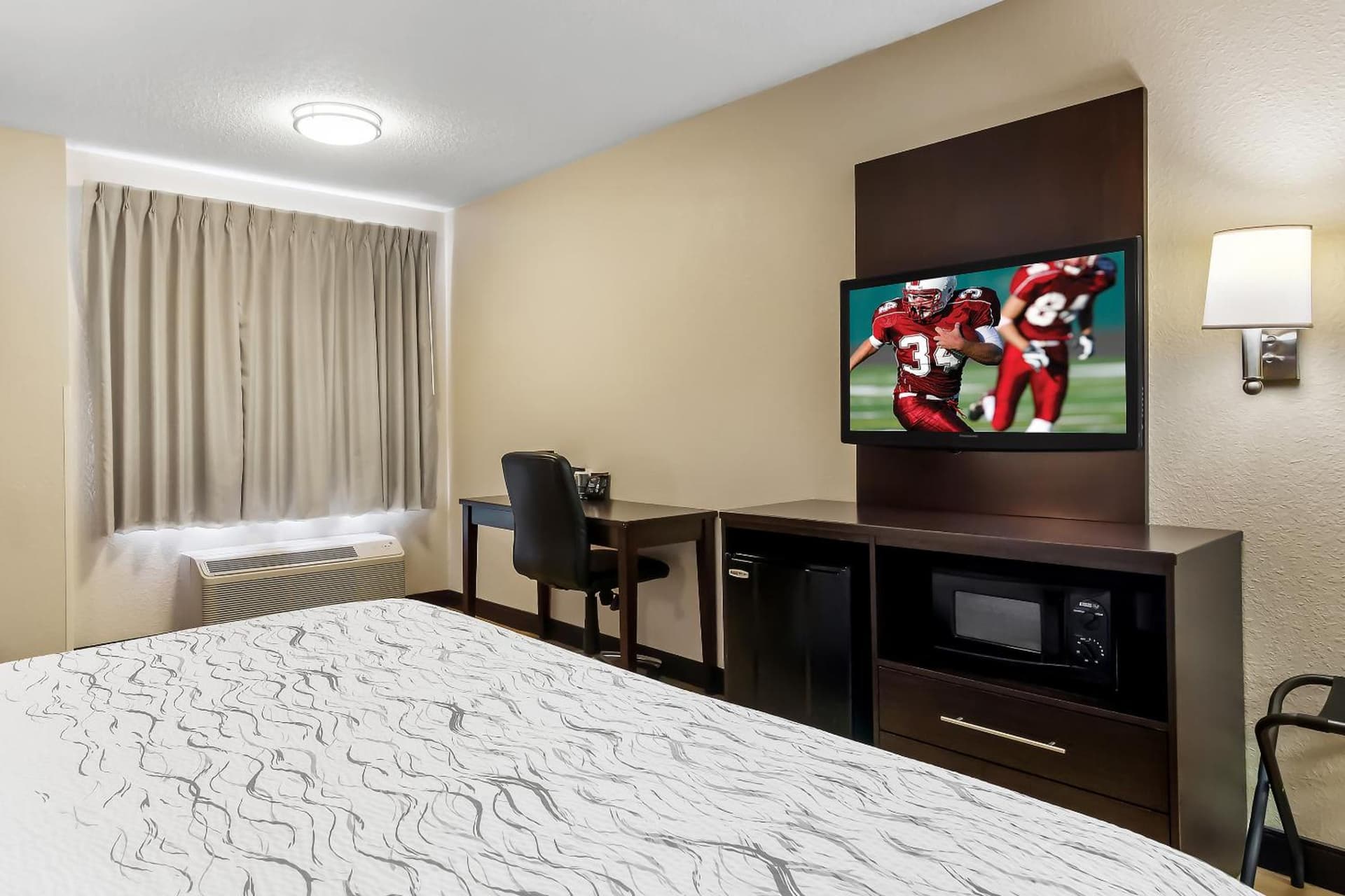 Red Roof Inn PLUS+ Jacksonville – Southpoint gallery photo in Jacksonville, FL — image 20
