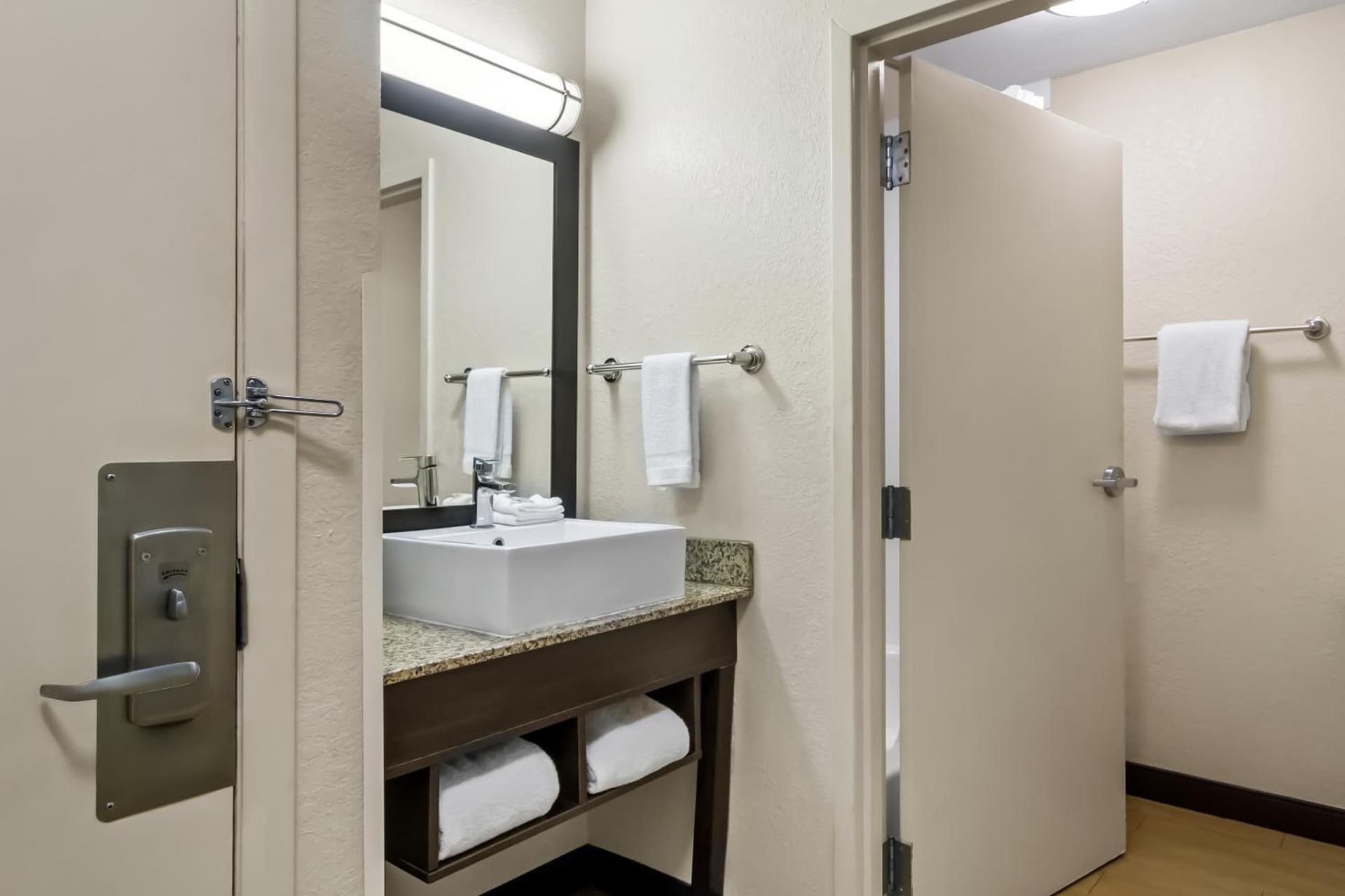 Red Roof Inn PLUS+ Jacksonville – Southpoint gallery photo in Jacksonville, FL — image 25