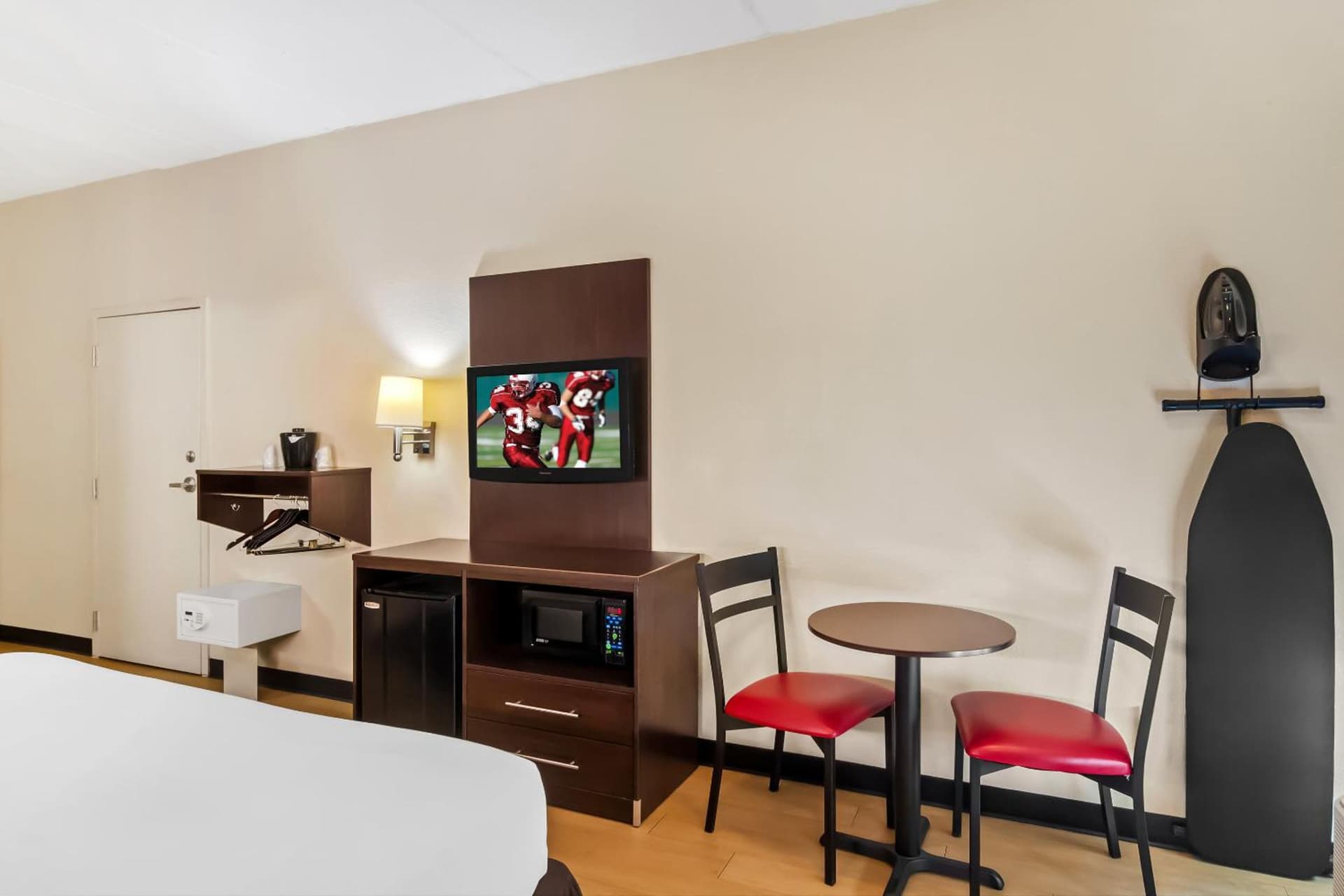 Red Roof Inn PLUS+ Jacksonville – Southpoint gallery photo in Jacksonville, FL — image 22