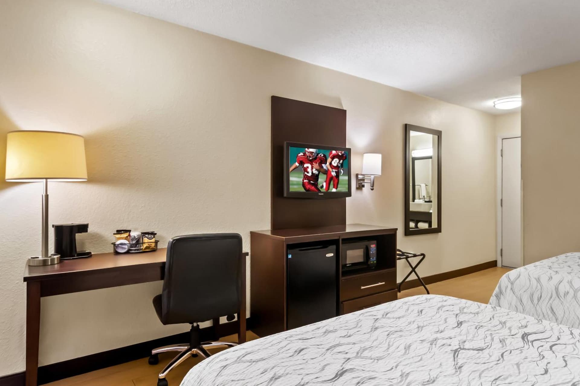 Red Roof Inn PLUS+ Jacksonville – Southpoint gallery photo in Jacksonville, FL — image 18