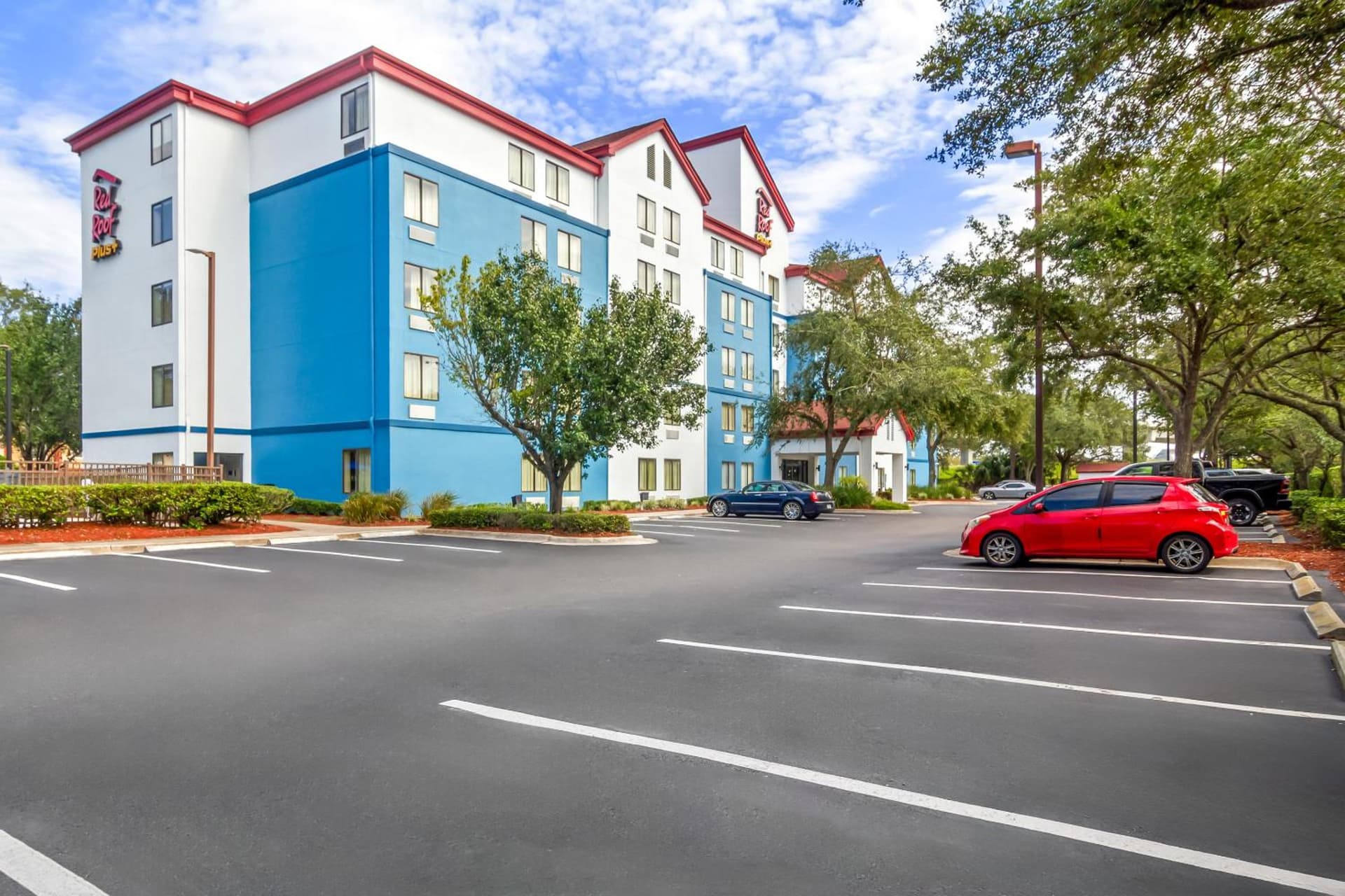 Red Roof Inn PLUS+ Jacksonville – Southpoint interior in Jacksonville, FL — gallery photo 2