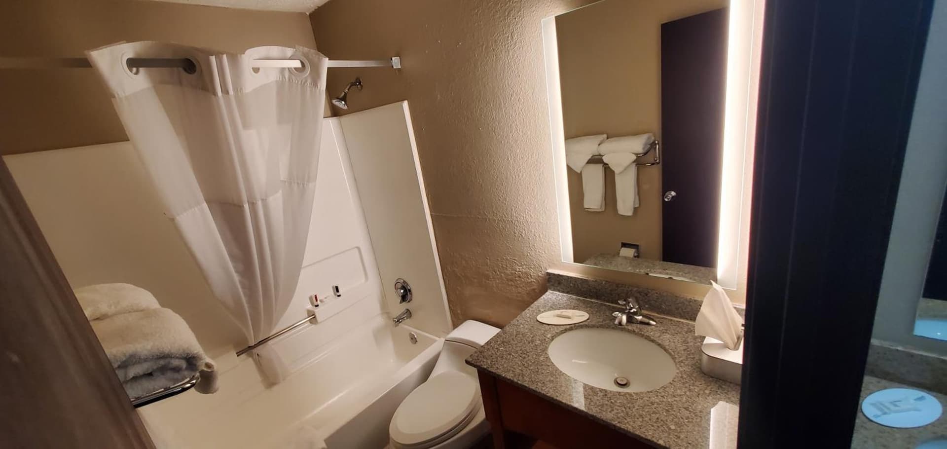 Super 8 by Wyndham Sterling Heights/Detroit Area gallery photo in Sterling Heights, MI — image 19