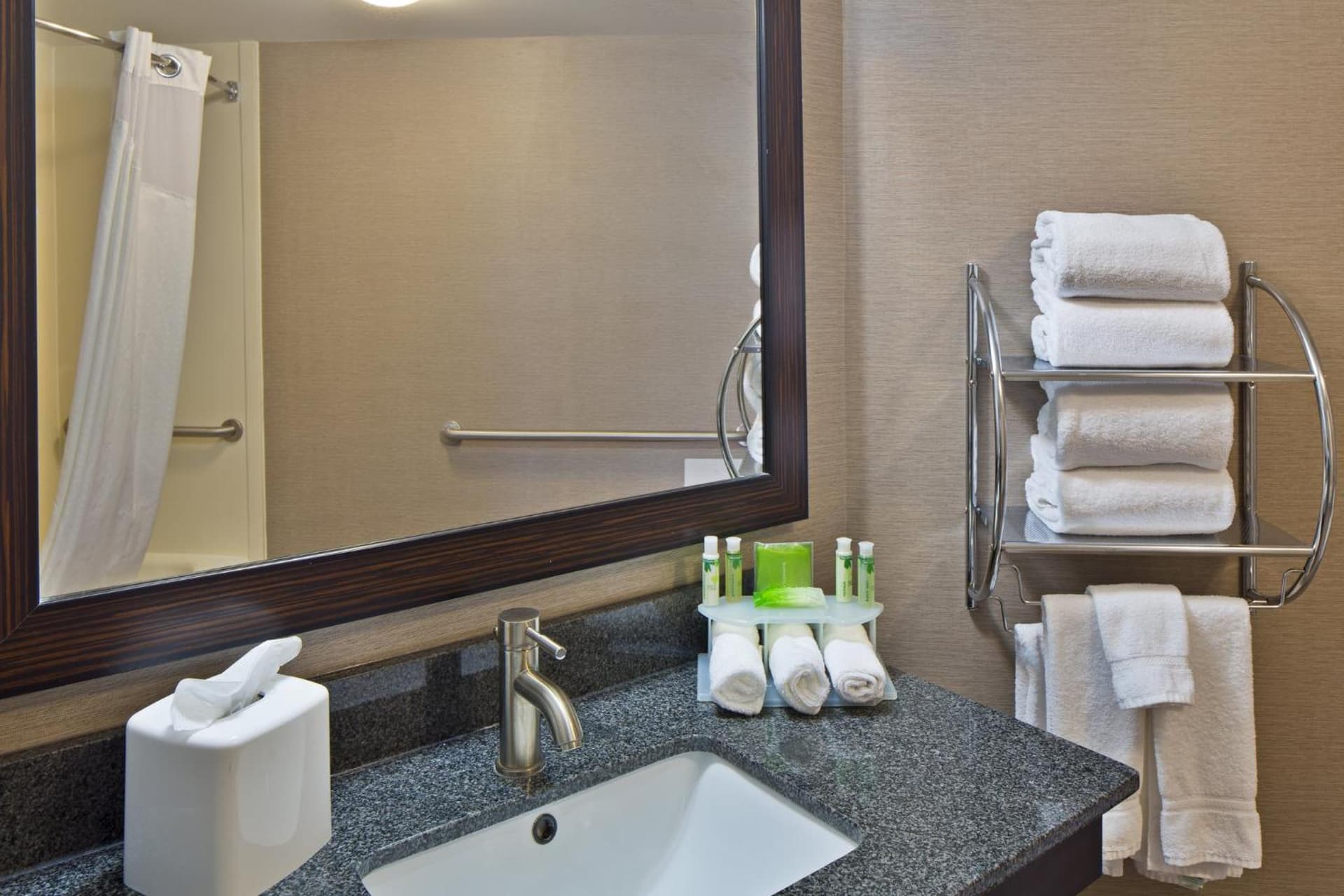Holiday Inn Express Harrisburg I-81 - Hershey By IHG gallery photo in Manadahill, PA — image 15