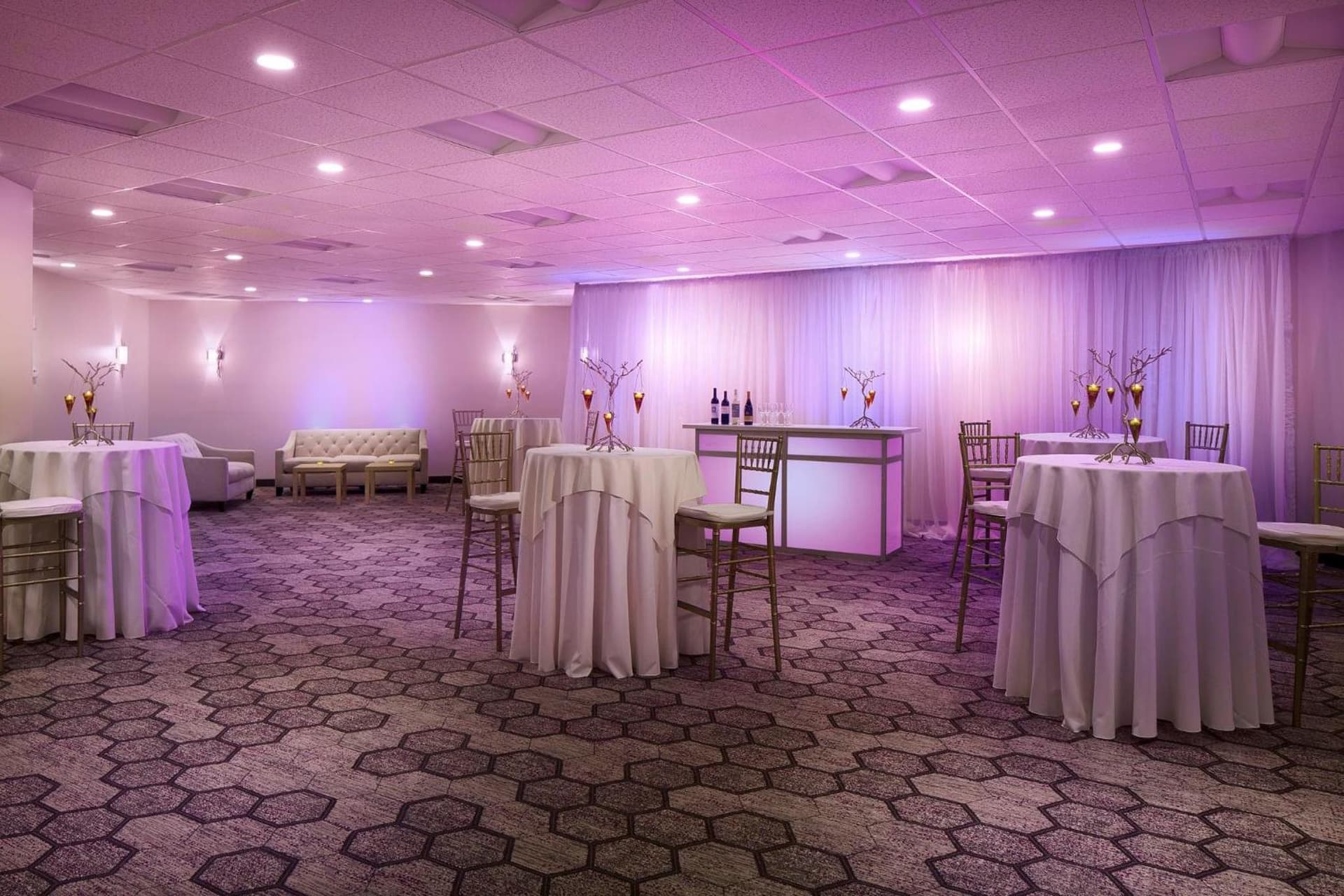 AC Hotel by Marriott Portland Lake Oswego gallery photo in Lake Oswego, OR — image 5