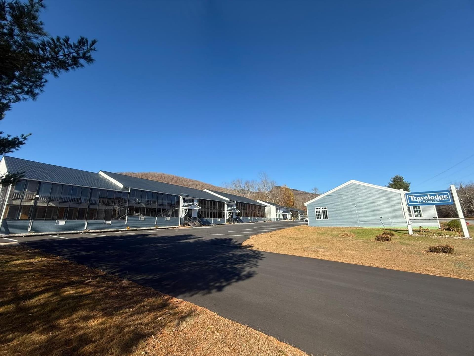 Travelodge by Wyndham Lincoln Near White Mountain featured exterior or lobby in Lincoln — similar hotel