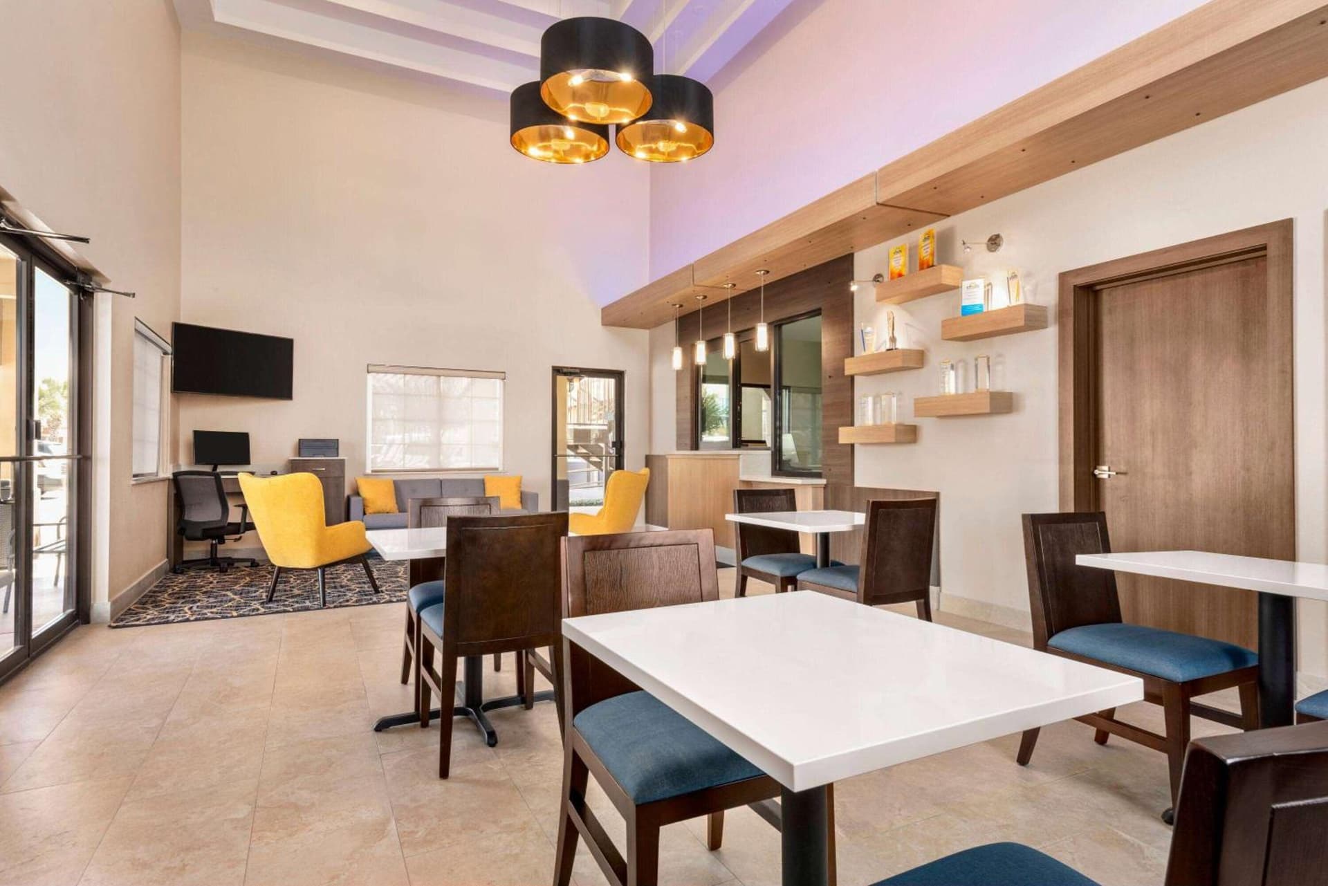 Days Inn & Suites by Wyndham Houston Hobby Airport gallery photo in Houston, TX — image 35