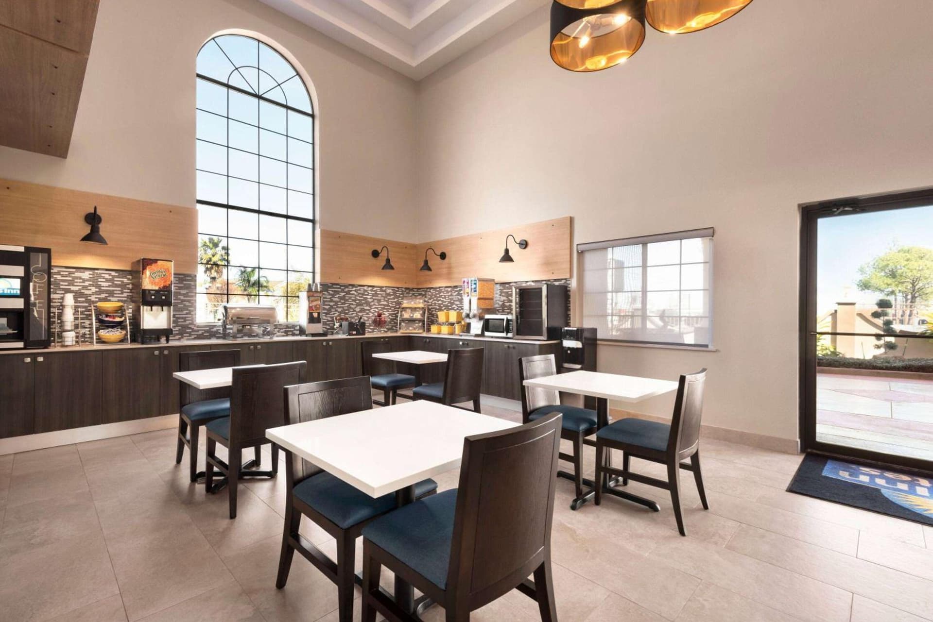 Days Inn & Suites by Wyndham Houston Hobby Airport gallery photo in Houston, TX — image 14