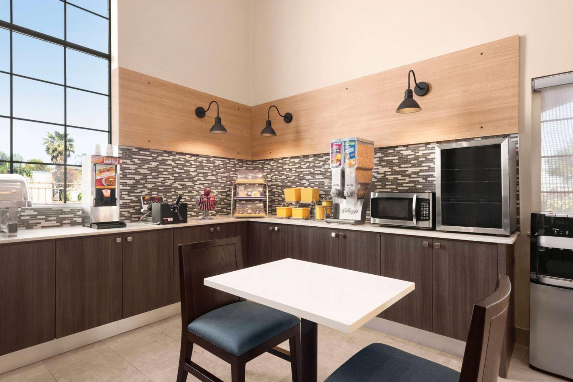 Days Inn & Suites by Wyndham Houston Hobby Airport gallery photo in Houston, TX — image 21