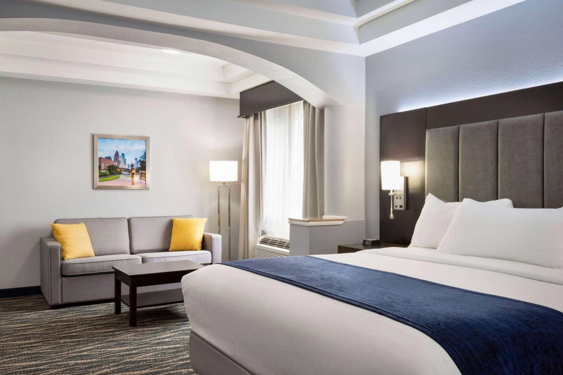 Days Inn & Suites by Wyndham Houston Hobby Airport gallery photo in Houston, TX — image 9