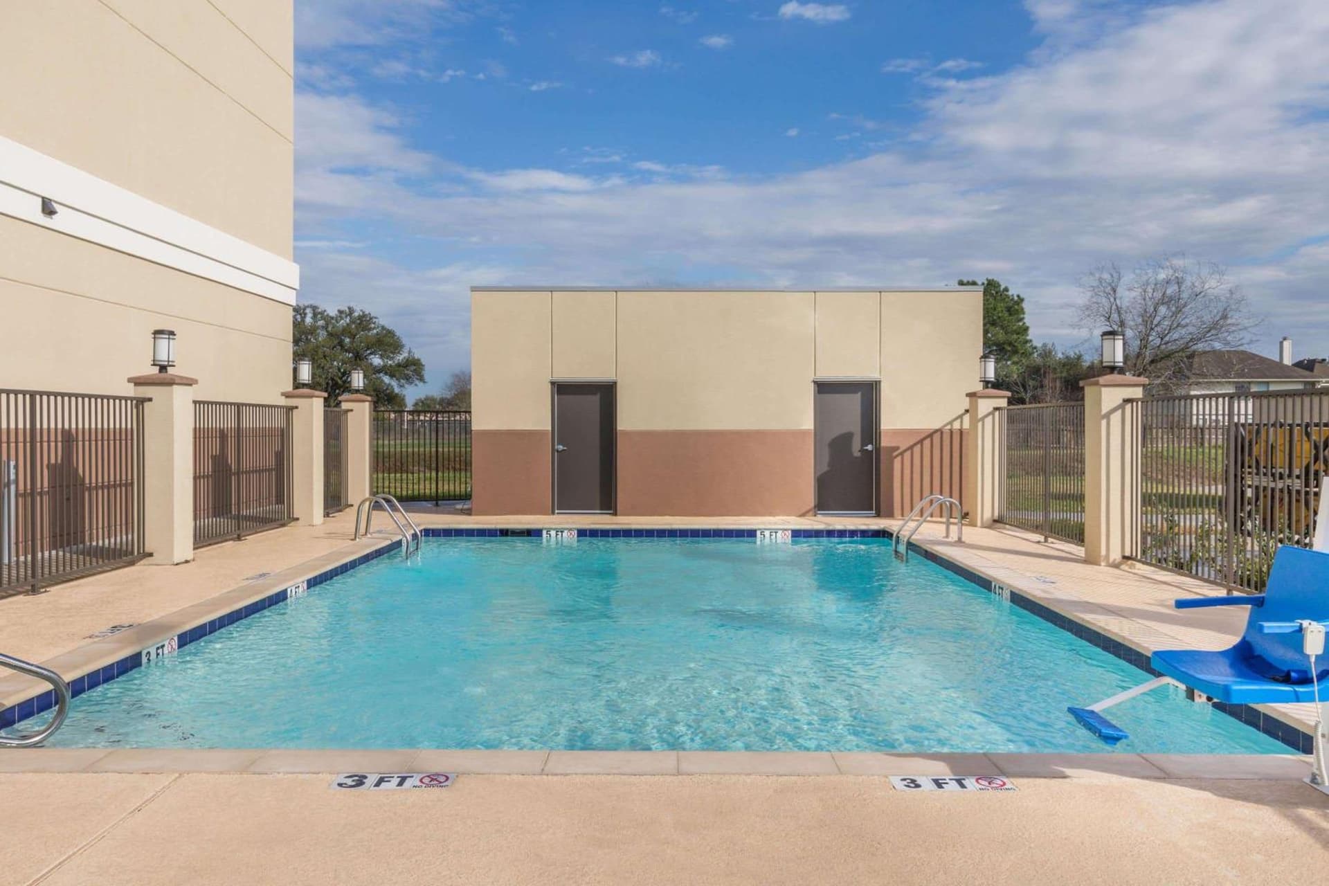 Days Inn & Suites by Wyndham Houston NW Cypress property views in Cypress, TX — gallery photo 3