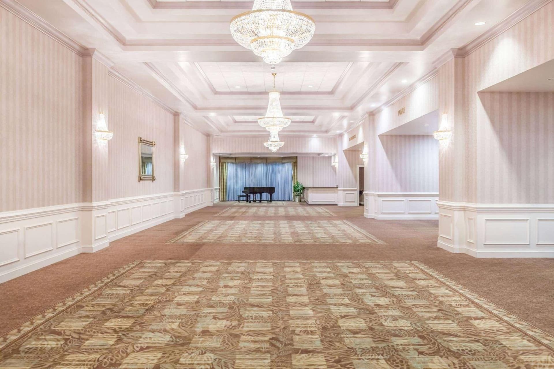 Wyndham Virginia Beach Oceanfront gallery photo in Virginia Beach, VA — image 14