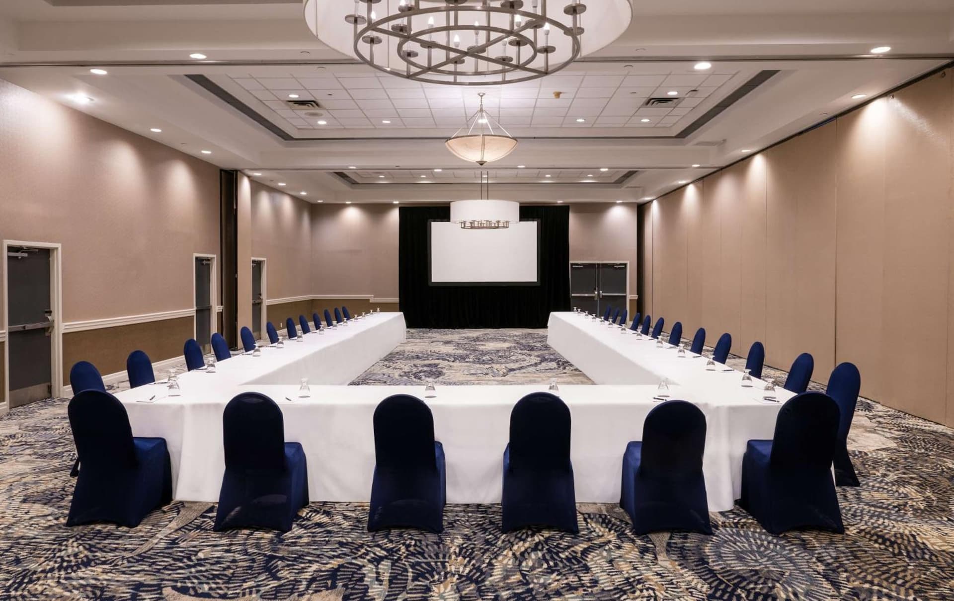 DoubleTree by Hilton Hotel Newark Airport gallery photo in Newark, NJ — image 31
