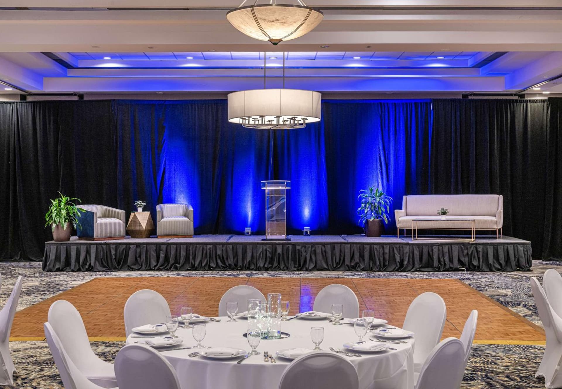 DoubleTree by Hilton Hotel Newark Airport gallery photo in Newark, NJ — image 33