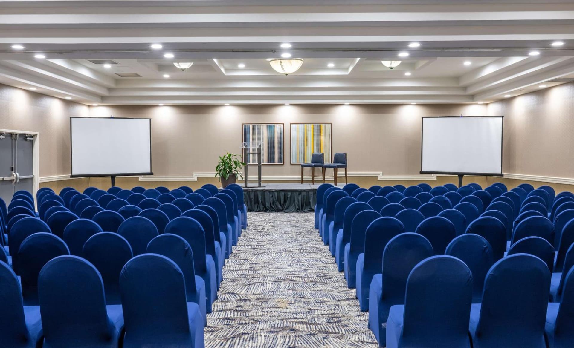 DoubleTree by Hilton Hotel Newark Airport gallery photo in Newark, NJ — image 29