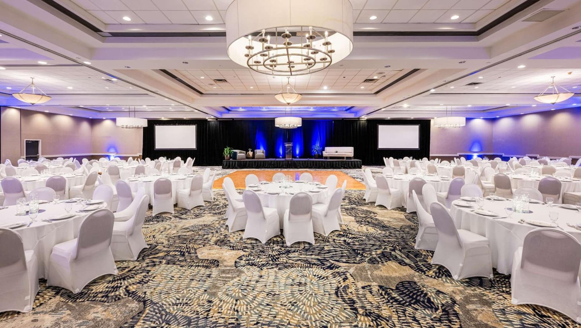 DoubleTree by Hilton Hotel Newark Airport gallery photo in Newark, NJ — image 36