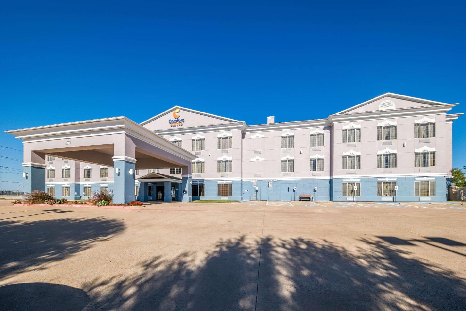 Comfort Suites Roanoke - Fort Worth North — hotel in Roanoke, Texas