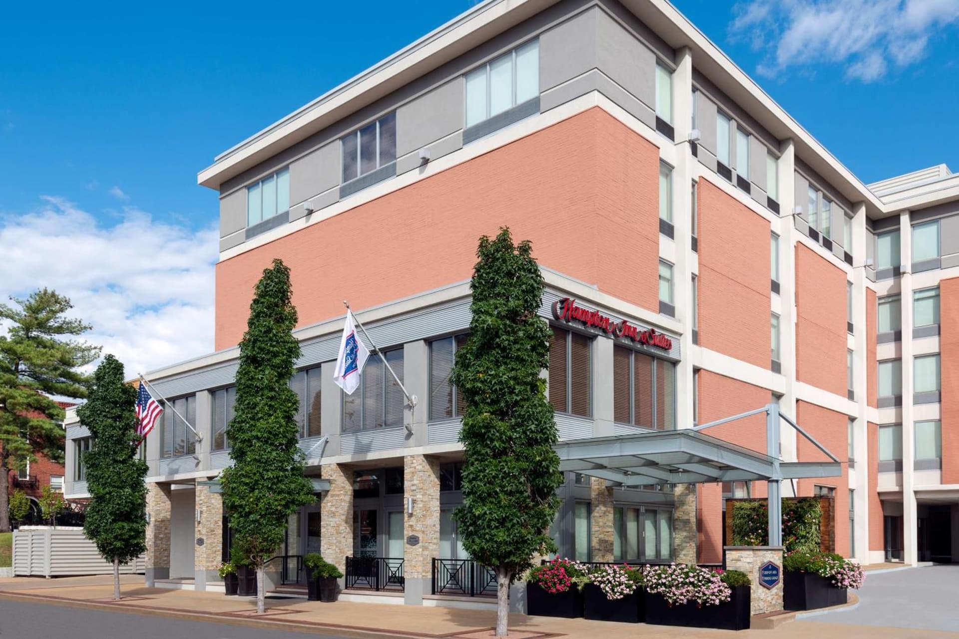 Hampton Inn and Suites Clayton/St. Louis-Galleria Area property views in Clayton, MO — gallery photo 3