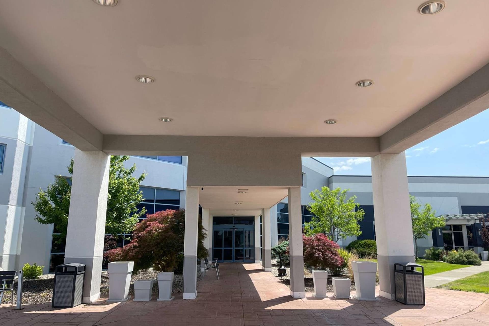 Wyndham Flint MI Grand Blanc Bishop Airport Conference Ct featured exterior or lobby in Flint, MI — similar hotel