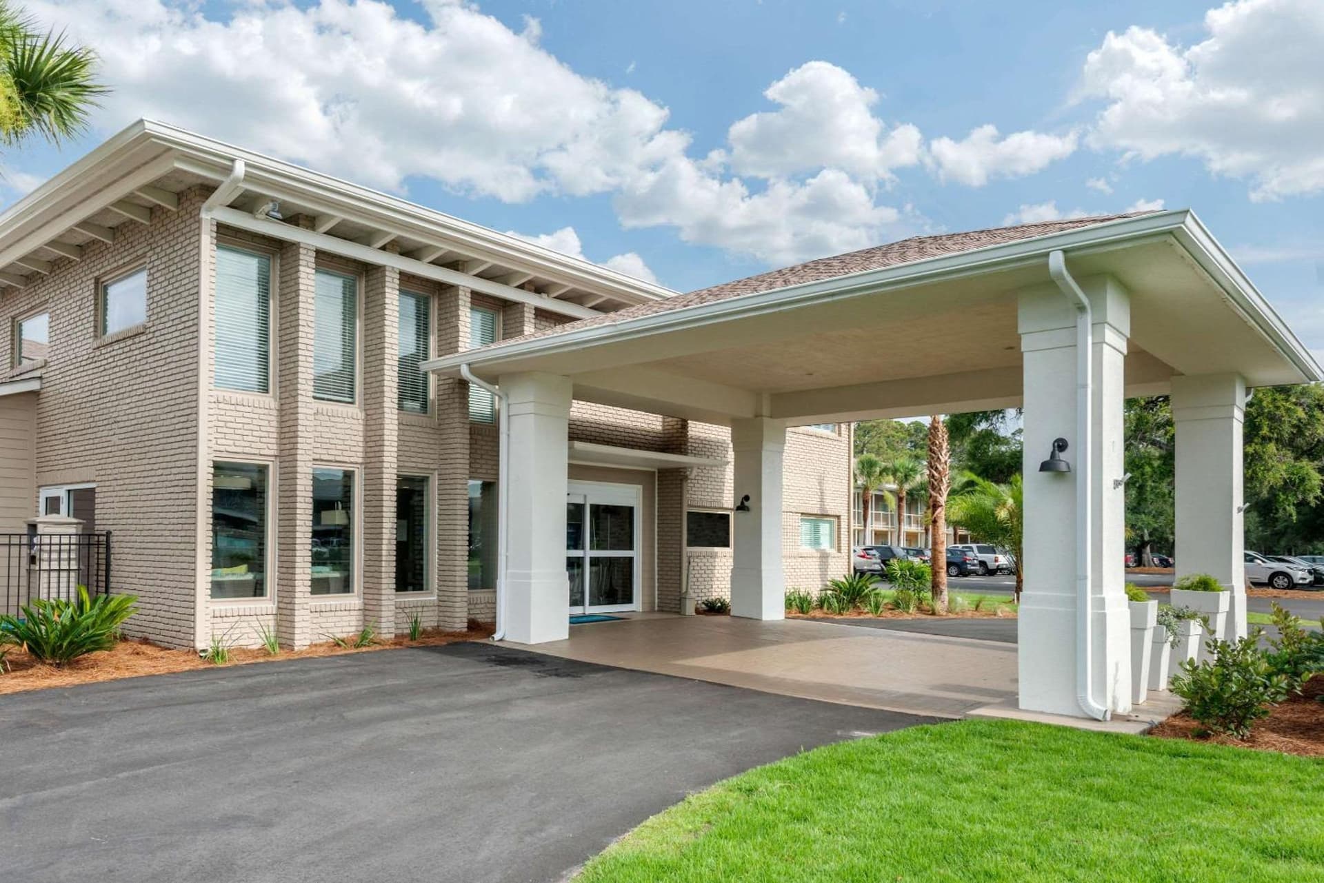Best Western Plus Jekyll Island interior in Jekyll Island, GA — gallery photo 2