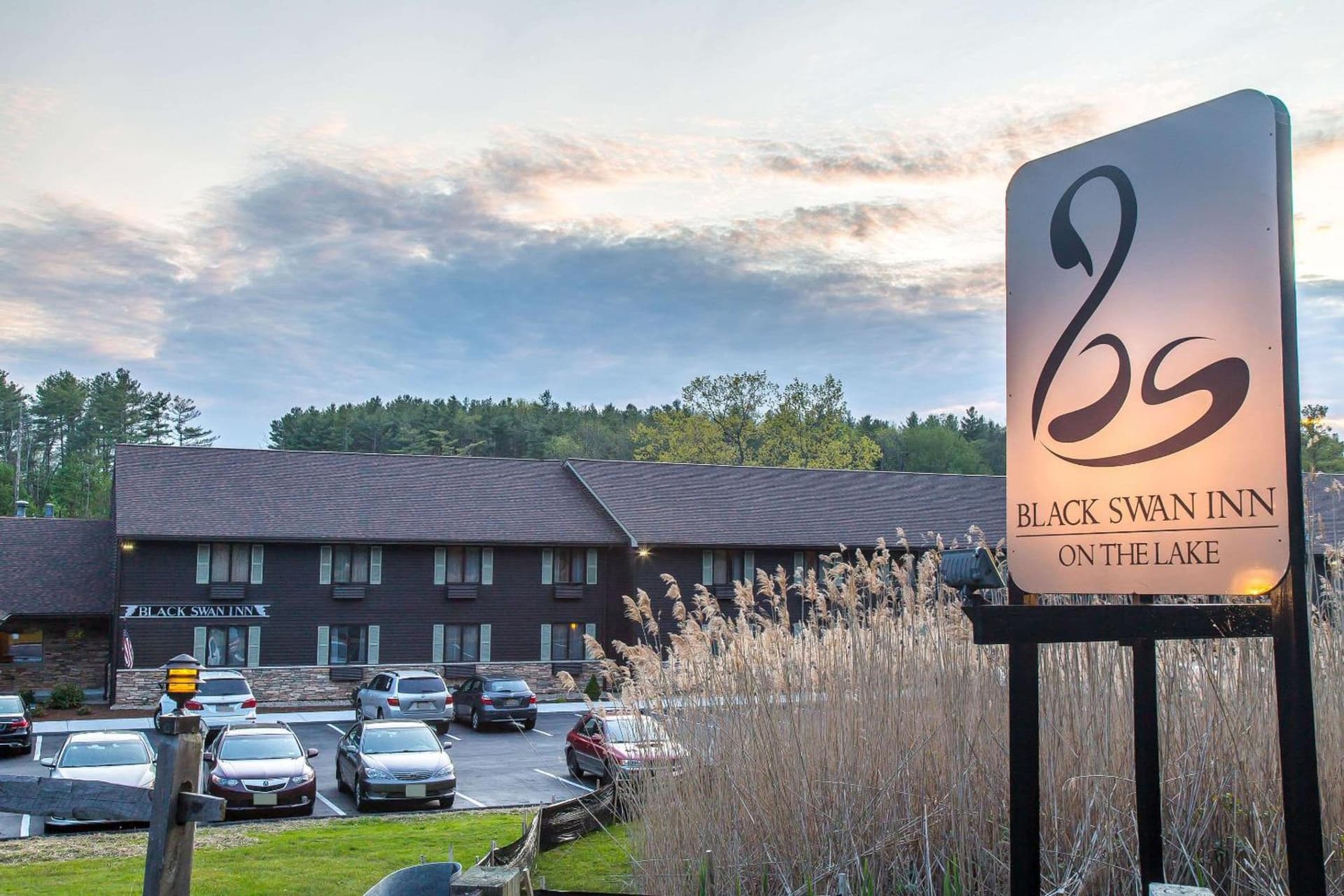 The Black Swan Lee - Lenox, an Ascend Collection Hotel interior in Lee — gallery photo 2