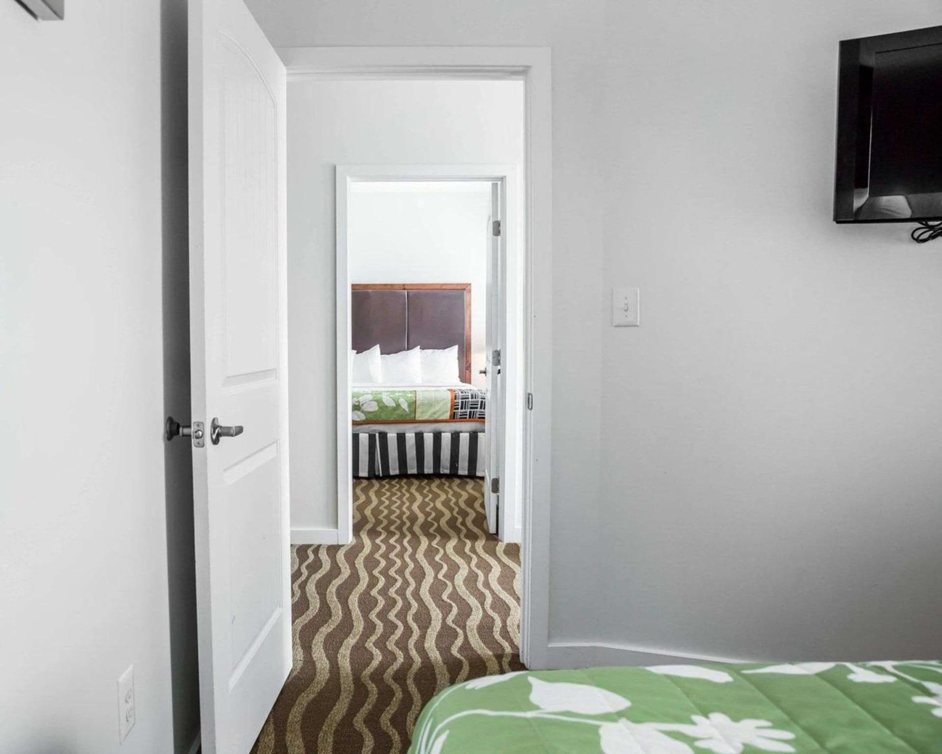 Island Inn & Suites, an Ascend Collection Hotel interior in Piney Point, MD — gallery photo 2