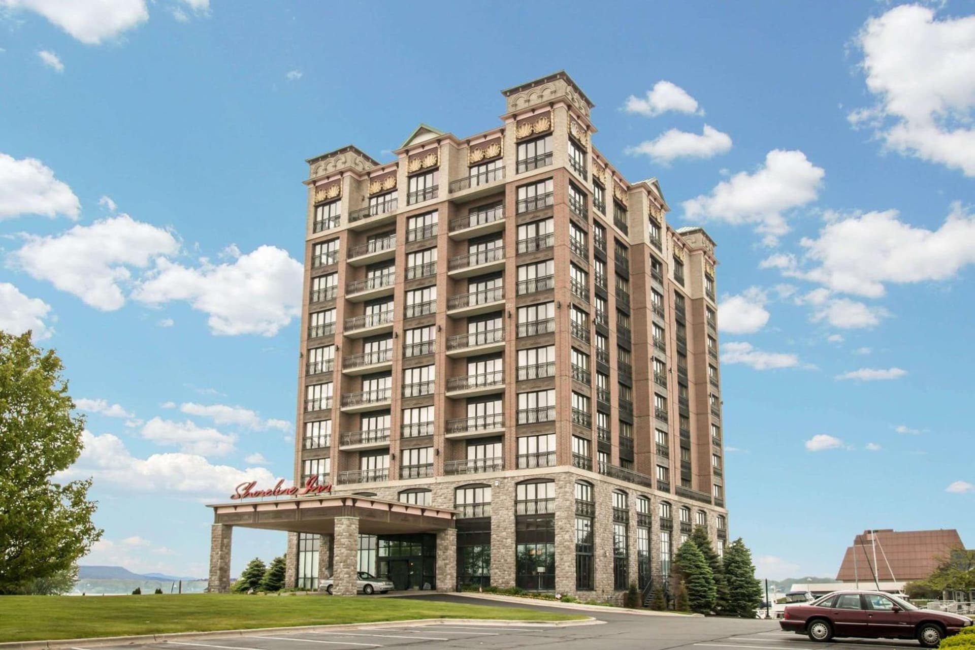 Shoreline Inn & Conference Center, an Ascend Collection Hotel property views in Muskegon, MI — gallery photo 3