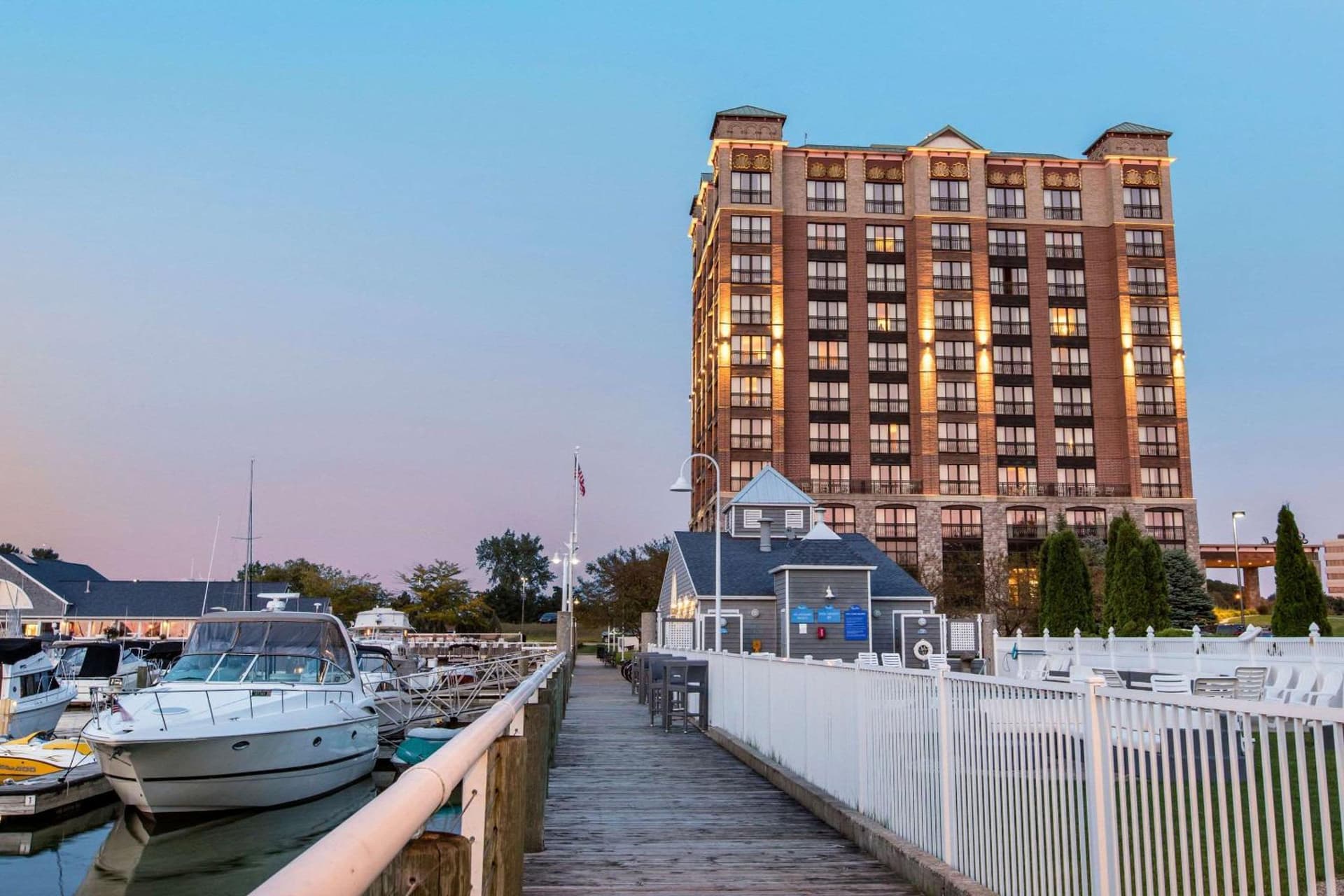 Shoreline Inn & Conference Center, an Ascend Collection Hotel gallery photo in Muskegon, MI — image 12