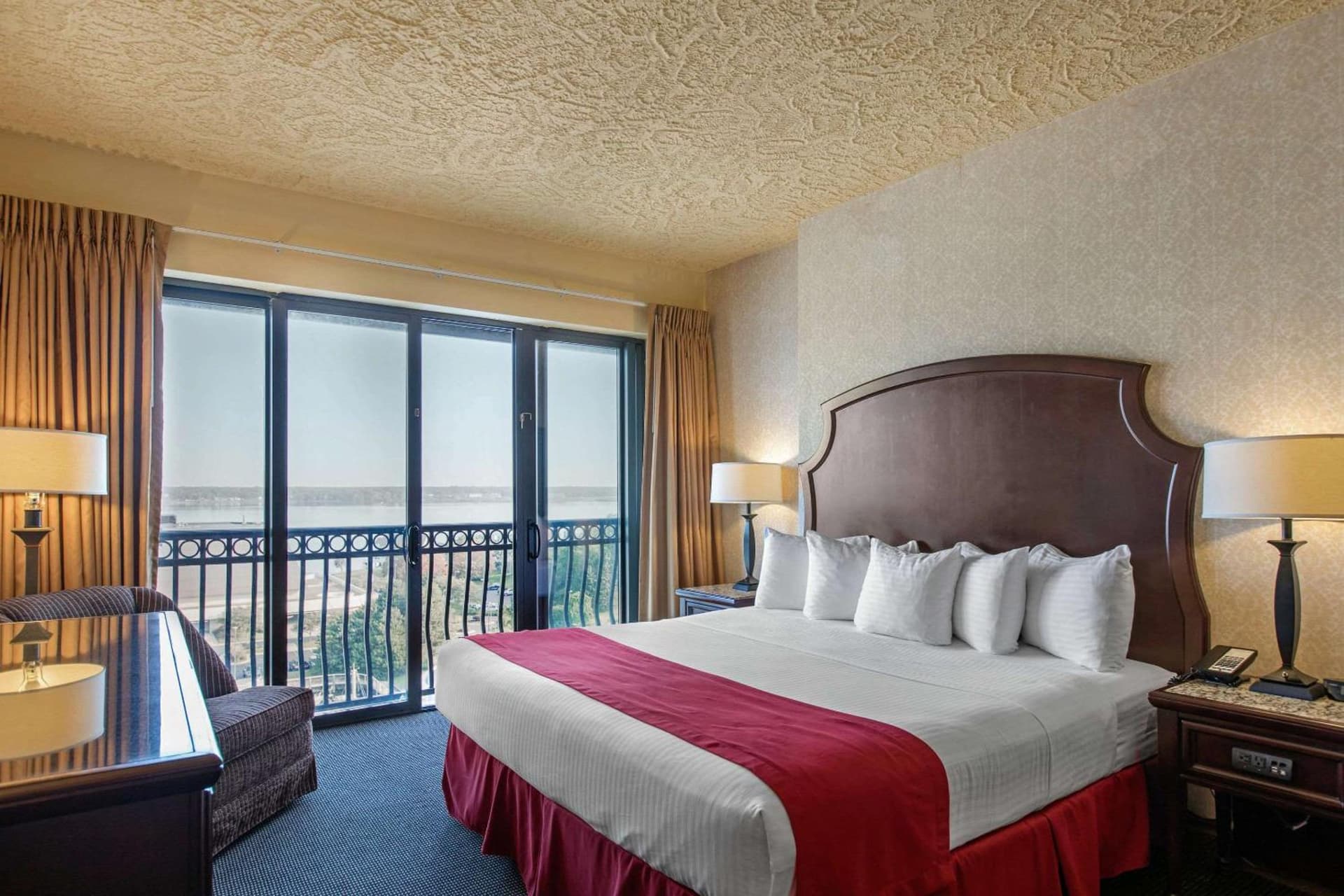 Shoreline Inn & Conference Center, an Ascend Collection Hotel gallery photo in Muskegon, MI — image 56