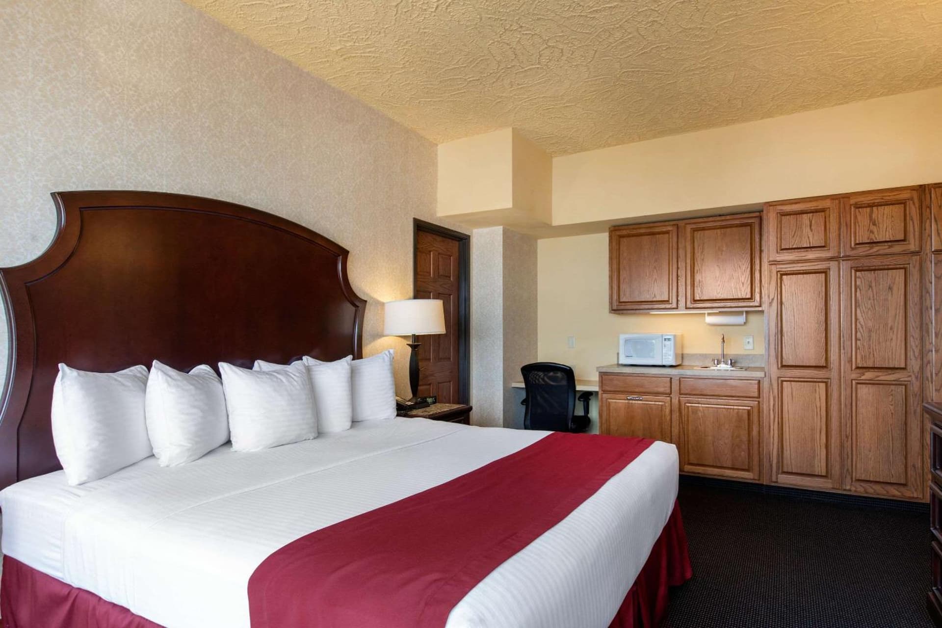 Shoreline Inn & Conference Center, an Ascend Collection Hotel gallery photo in Muskegon, MI — image 40