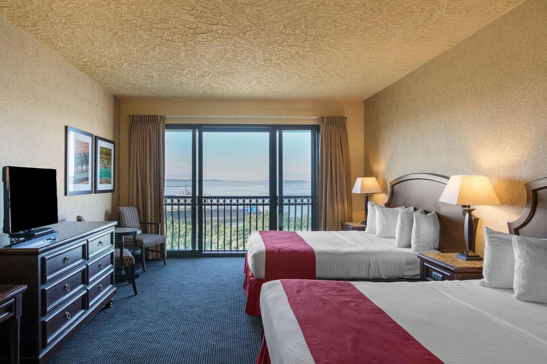 Shoreline Inn & Conference Center, an Ascend Collection Hotel gallery photo in Muskegon, MI — image 48
