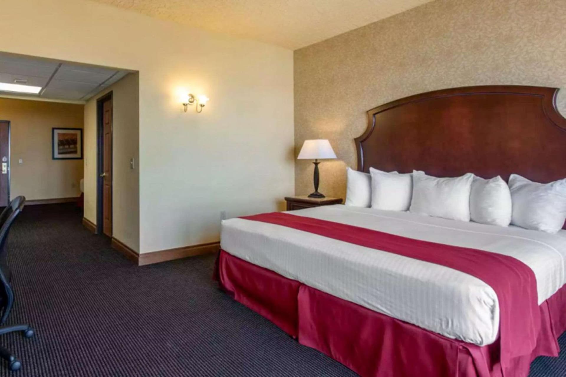 Shoreline Inn & Conference Center, an Ascend Collection Hotel gallery photo in Muskegon, MI — image 24