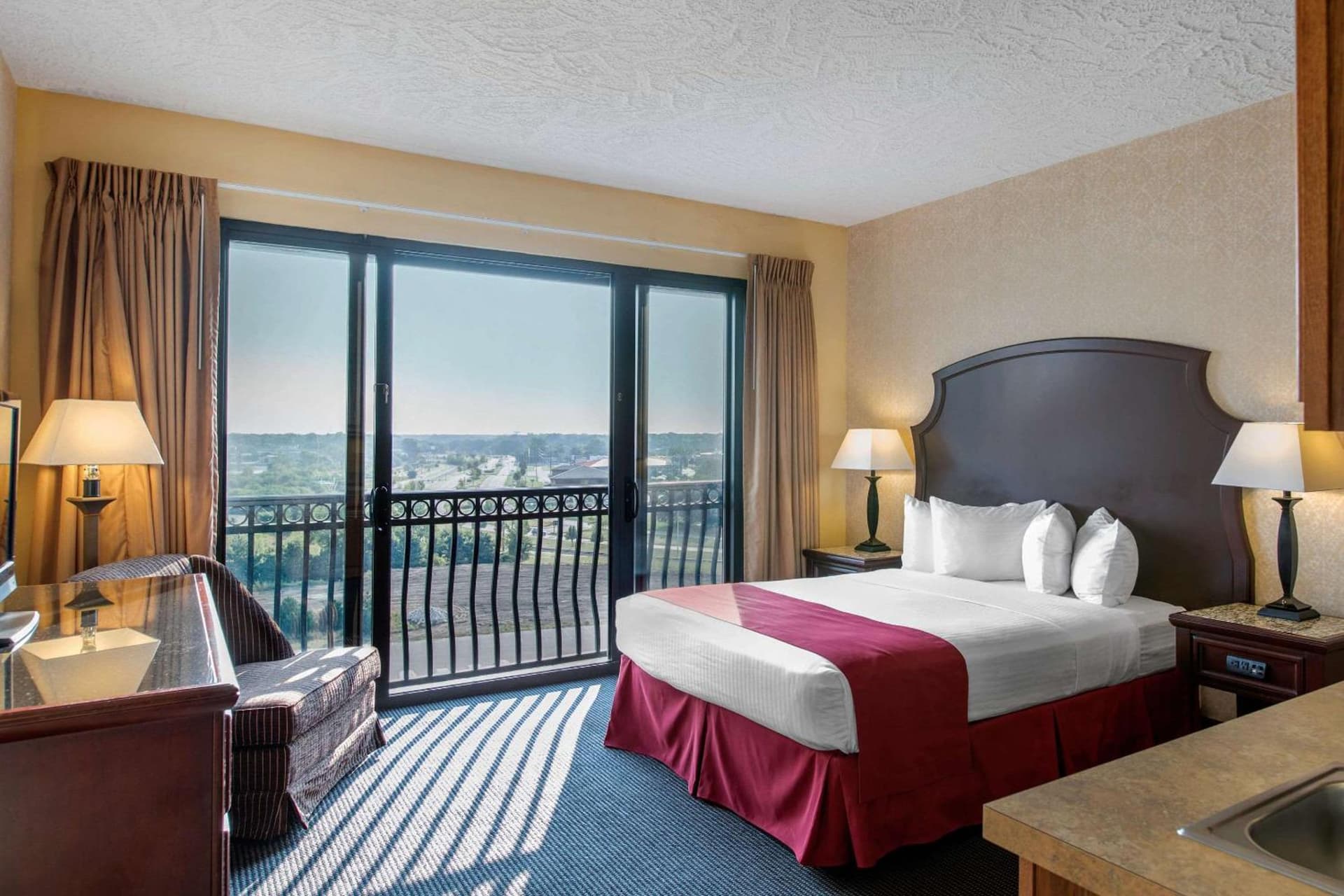 Shoreline Inn & Conference Center, an Ascend Collection Hotel gallery photo in Muskegon, MI — image 47