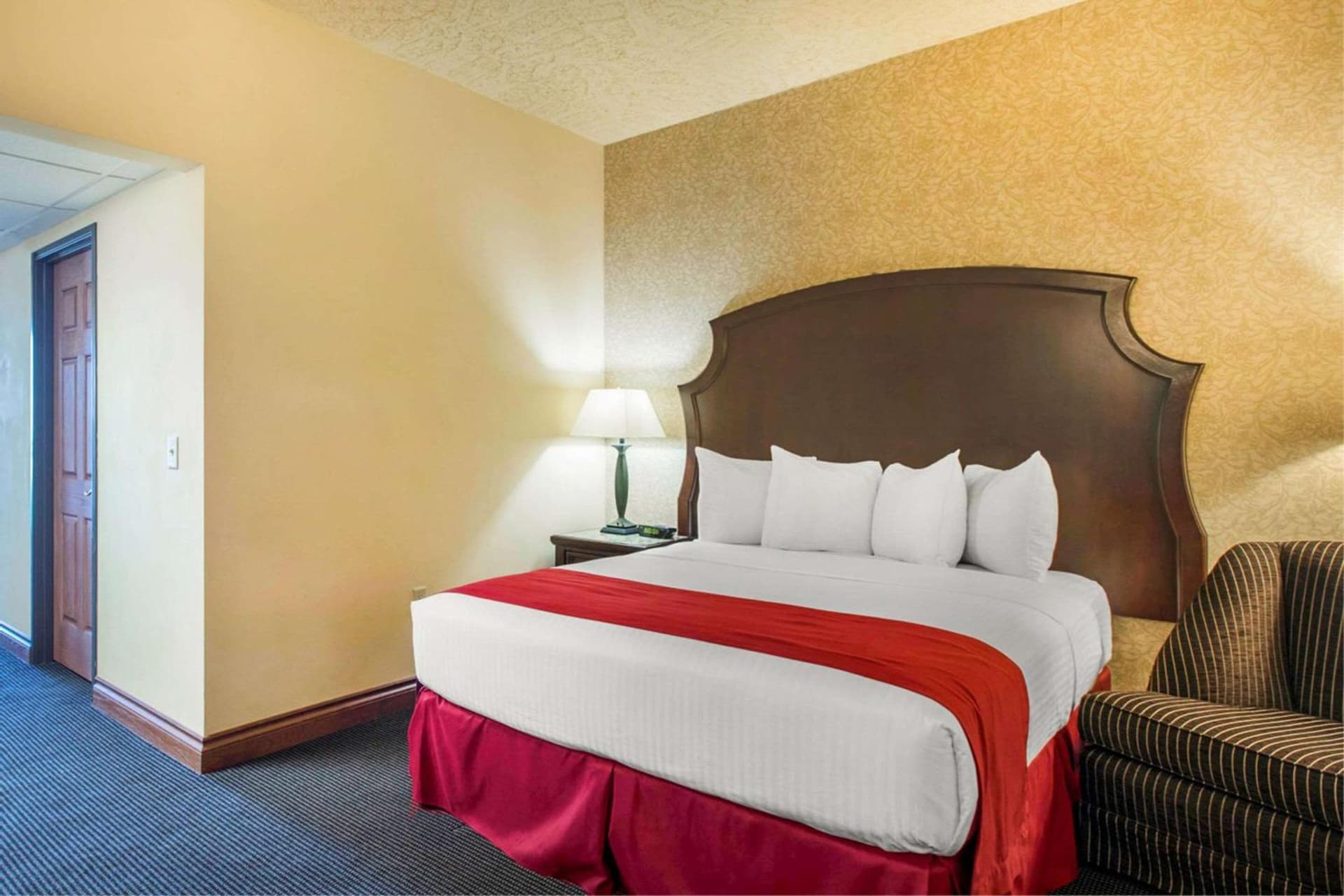 Shoreline Inn & Conference Center, an Ascend Collection Hotel gallery photo in Muskegon, MI — image 51