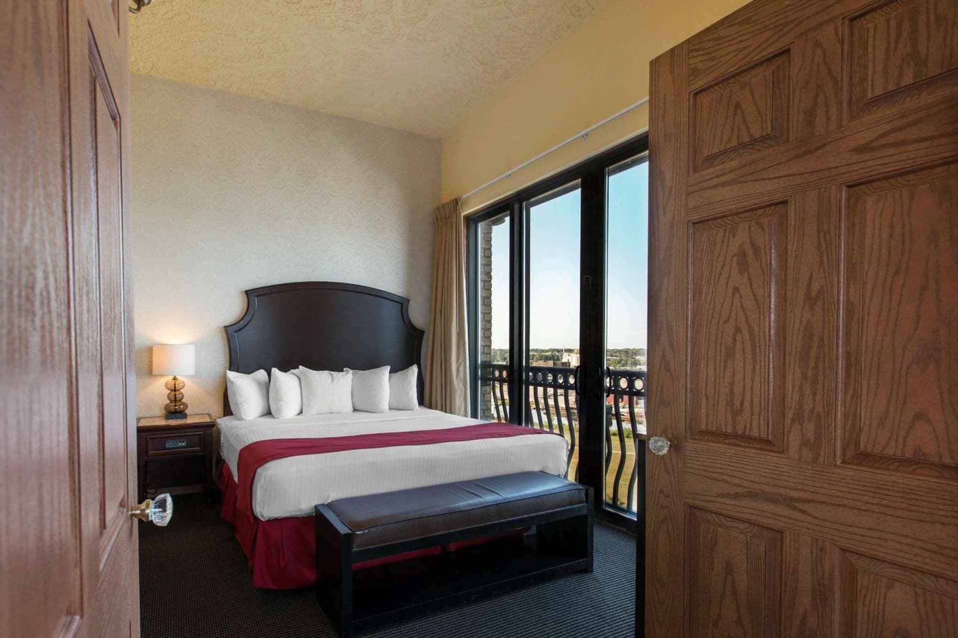 Shoreline Inn & Conference Center, an Ascend Collection Hotel property views in Muskegon, MI — gallery photo 3